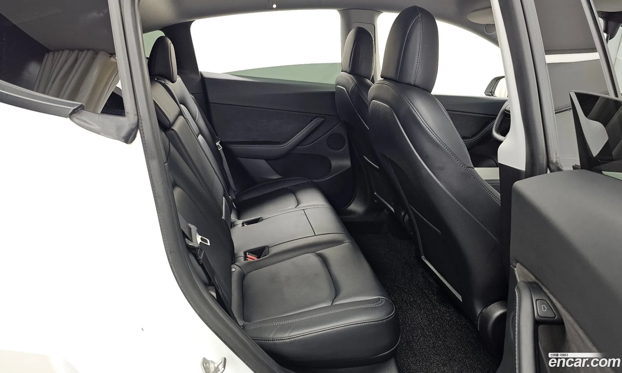 Tesla Model Y 2021 5YJYGDEE4MF177121 — 3