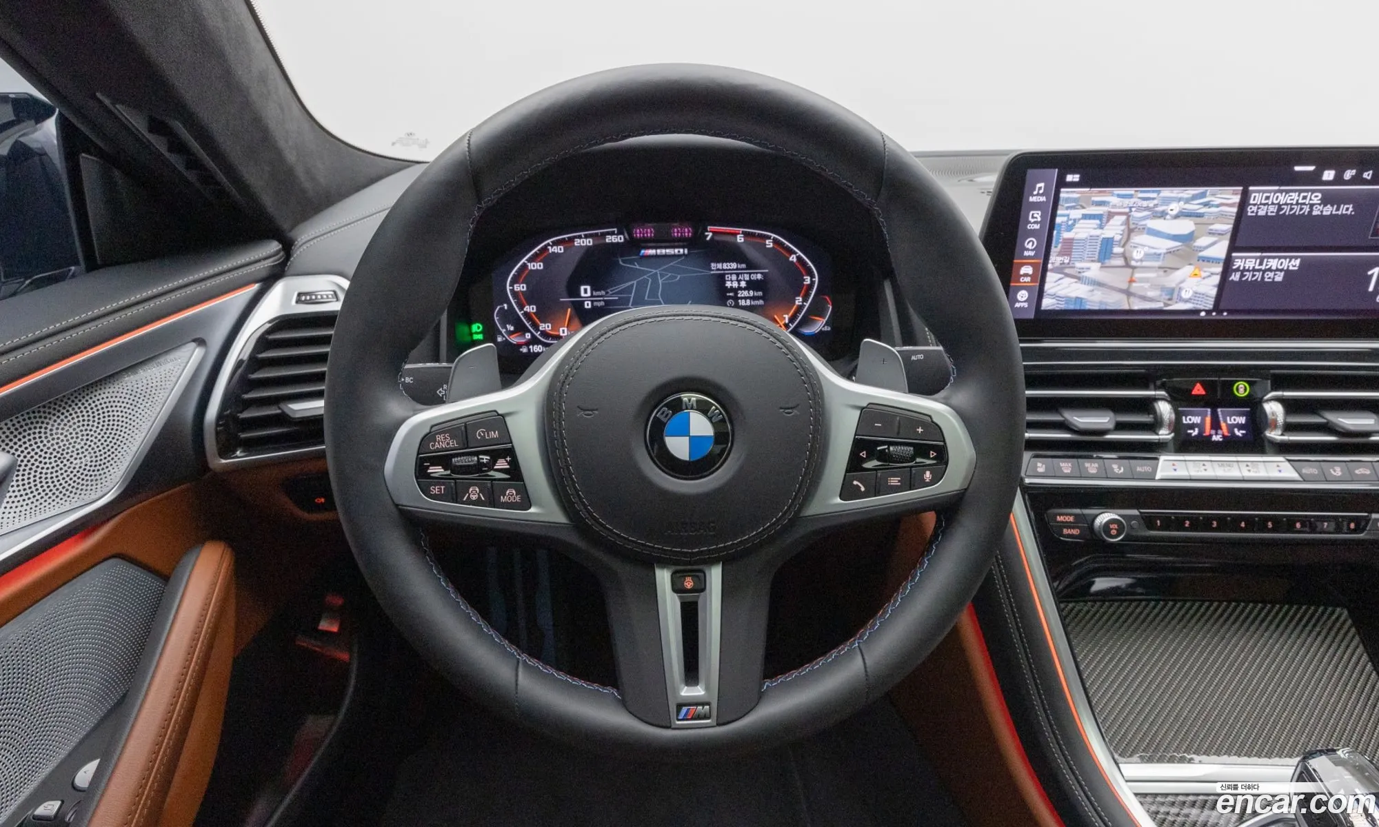 BMW 8 Series 2025 — 16