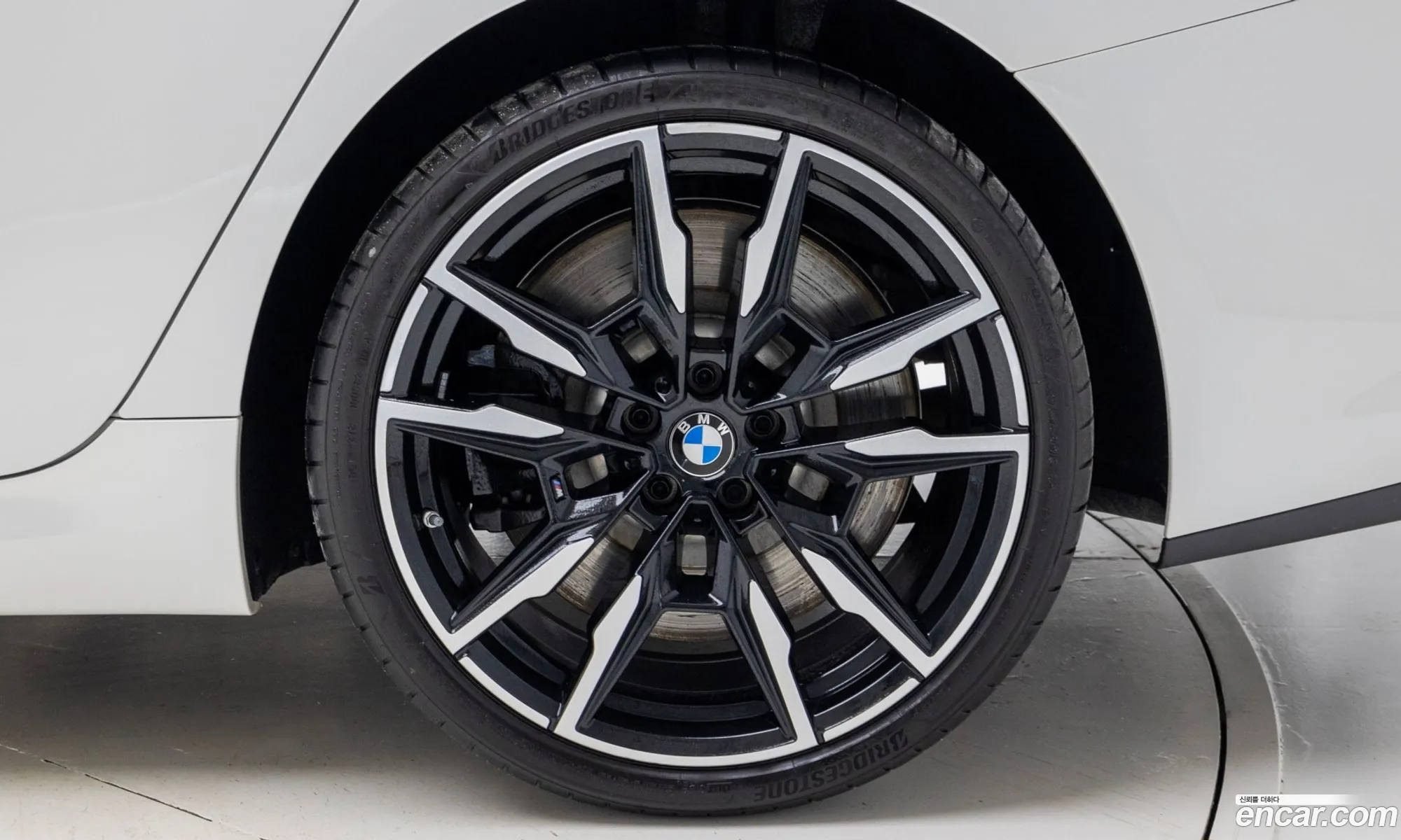 BMW 8 Series 2025 — 12