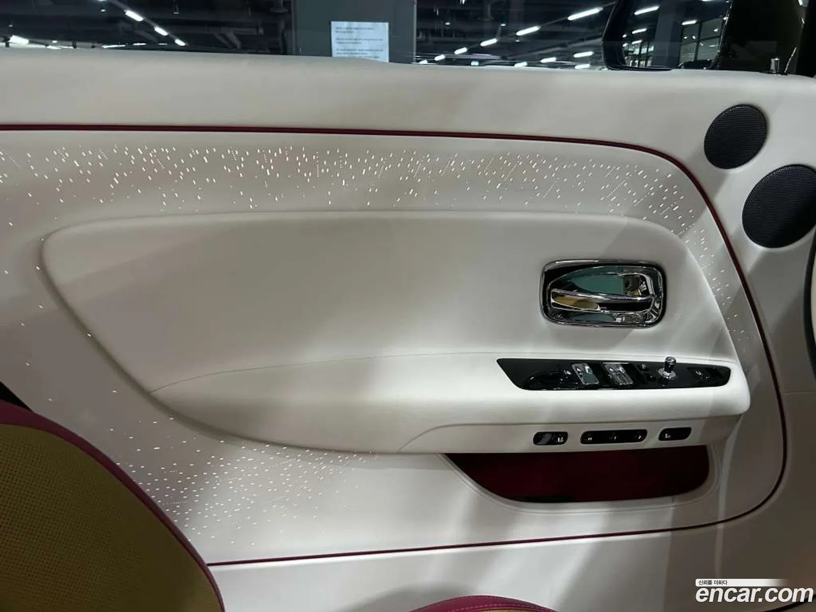 Rolls-Royce Spectre 2024 — 14