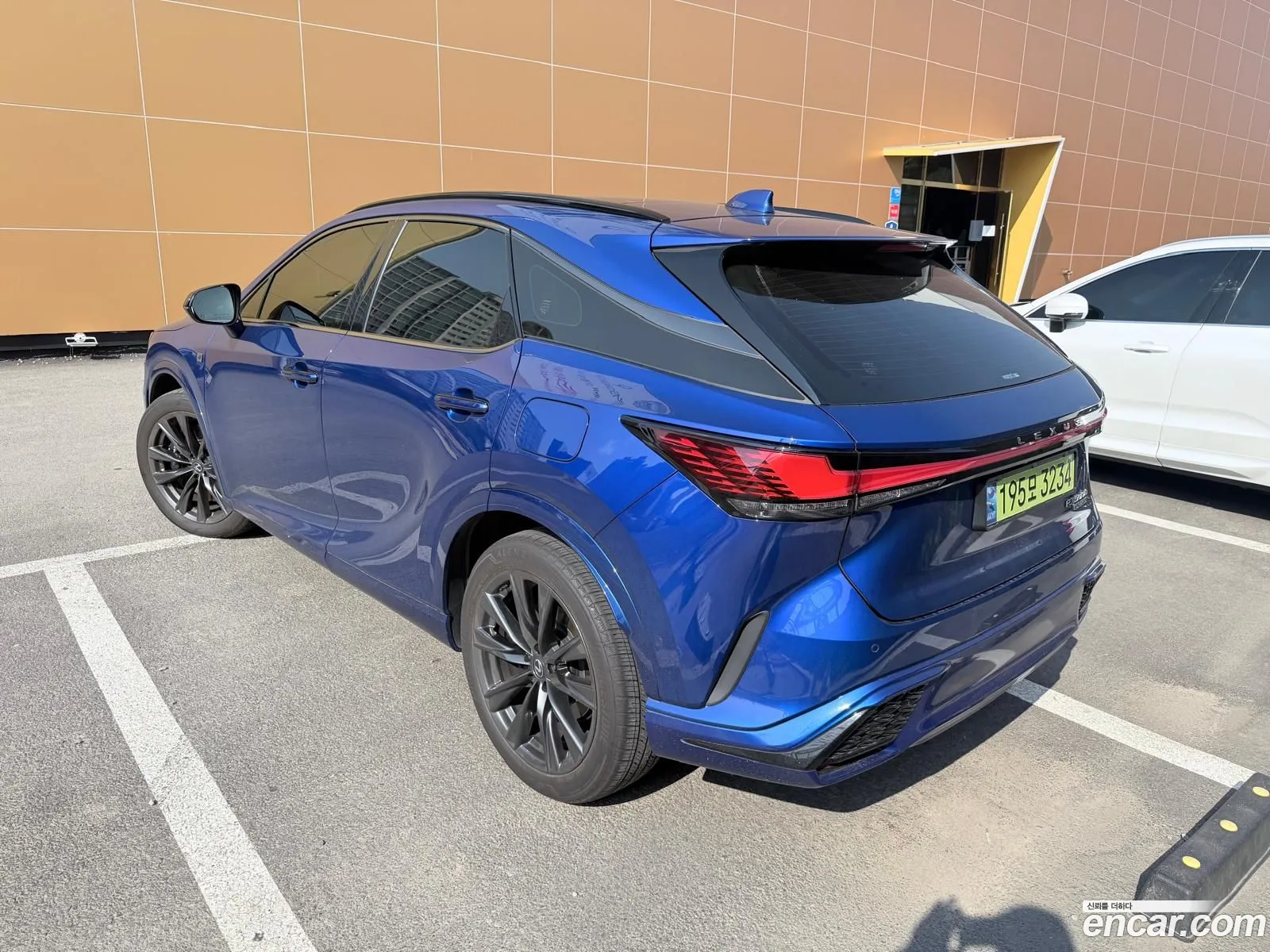 Lexus RX500h 2023 — 13