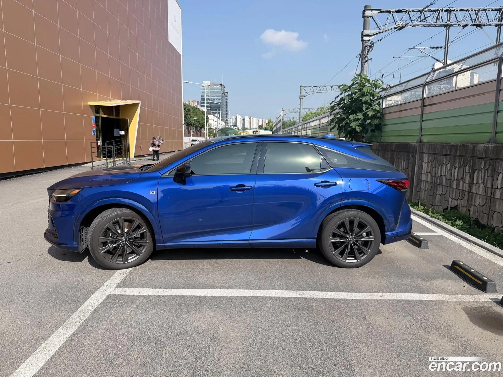 Lexus RX500h 2023 — 17