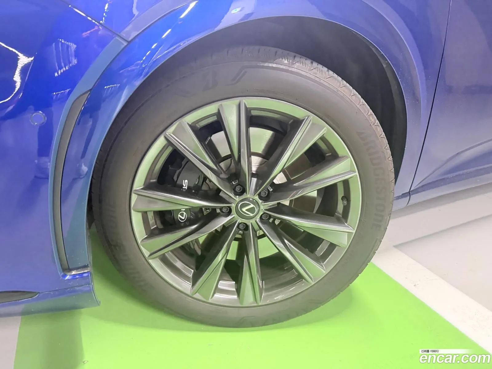 Lexus RX500h 2023 — 16