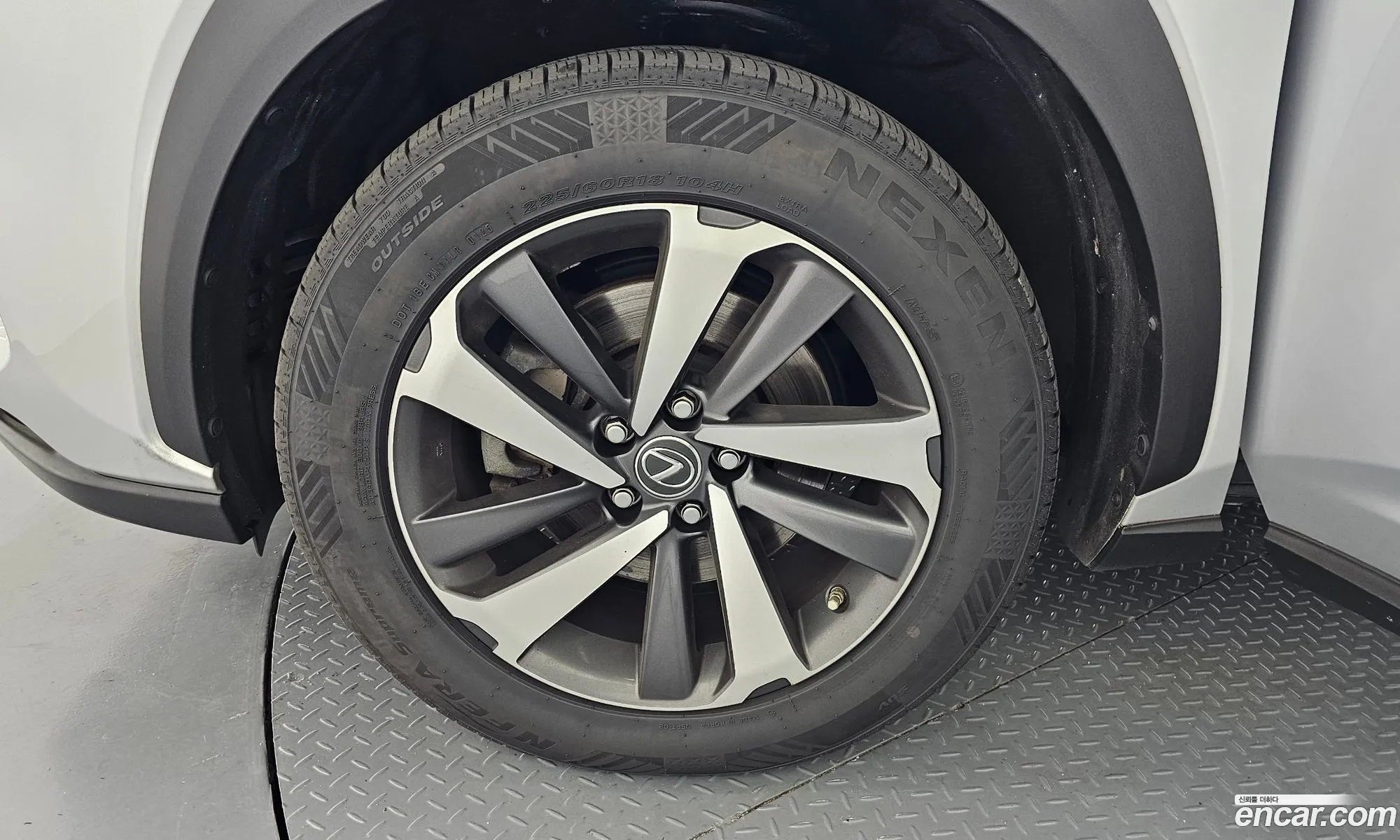 Lexus NX300h 2018 JTJBJRBZ7K2105757 — 3