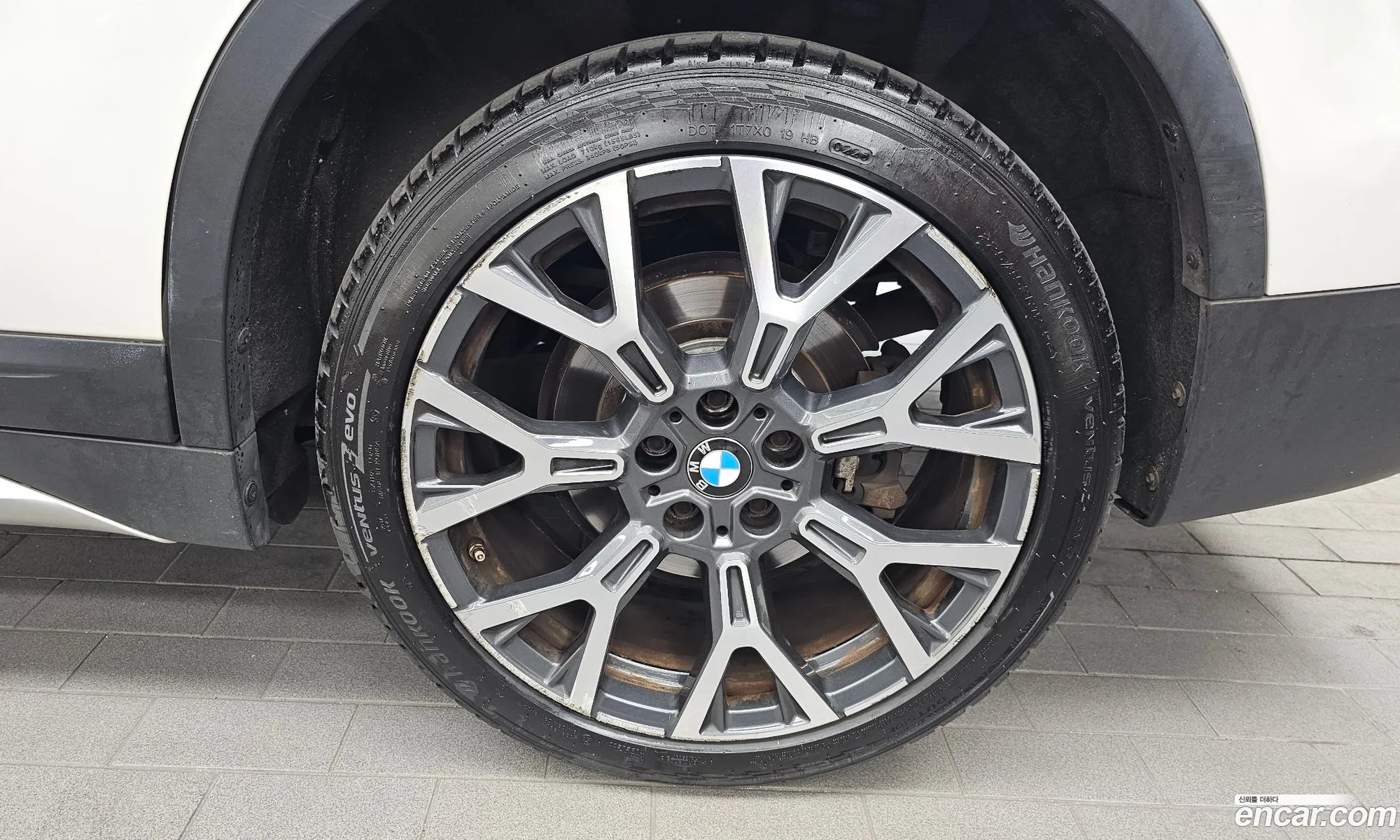 BMW X1 2022 WBA11DG0666666666 — 27