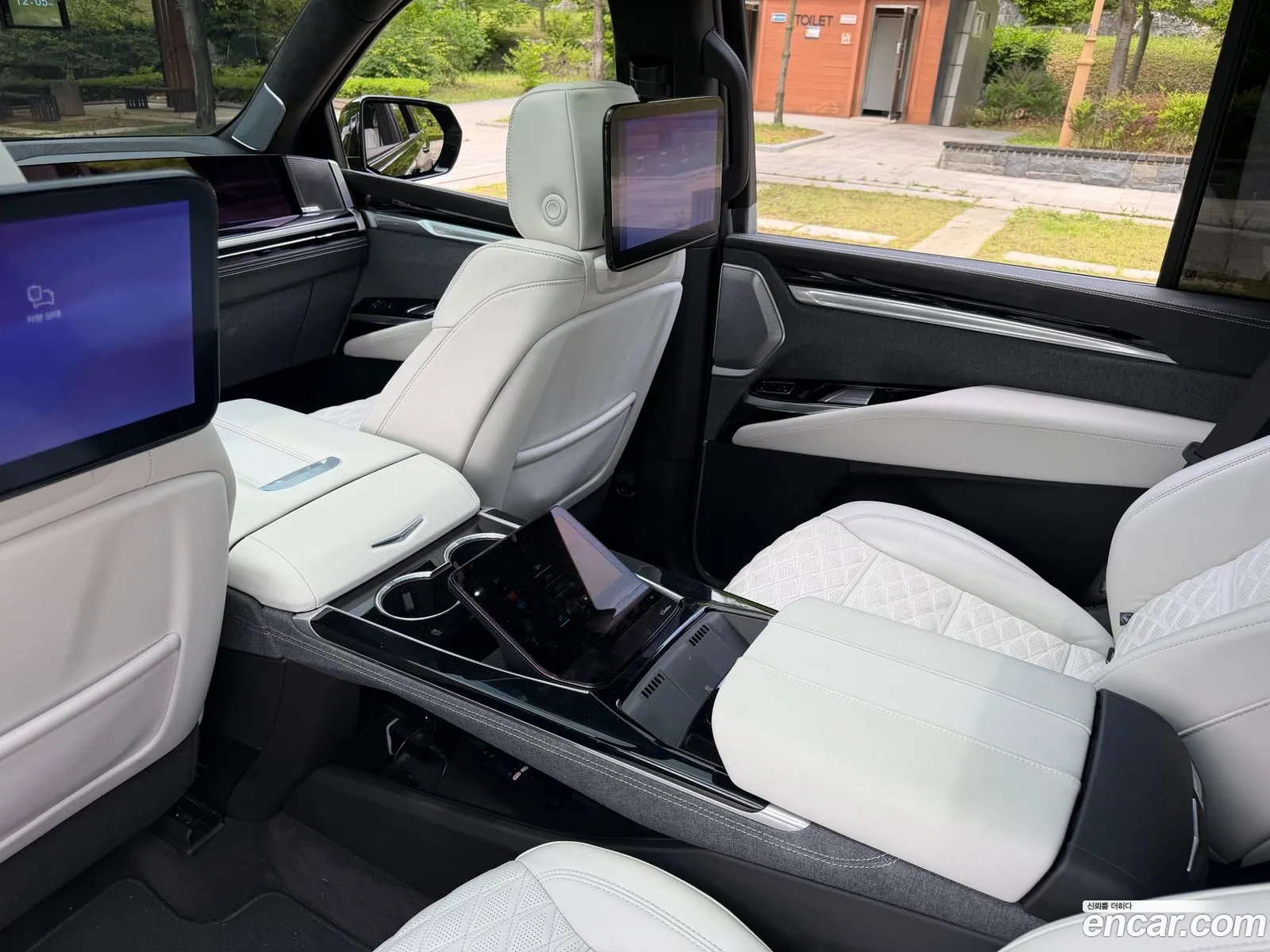 Cadillac Escalade 2025 — 14