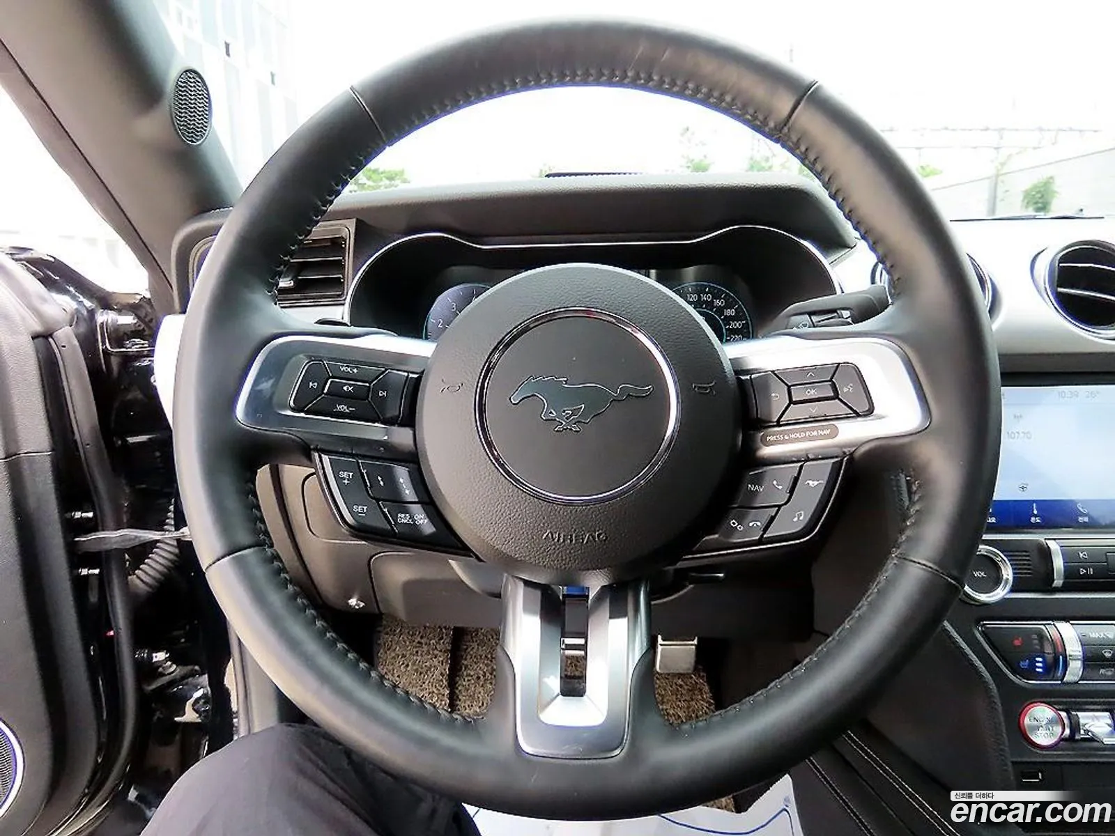 Ford Mustang 2023 — 4