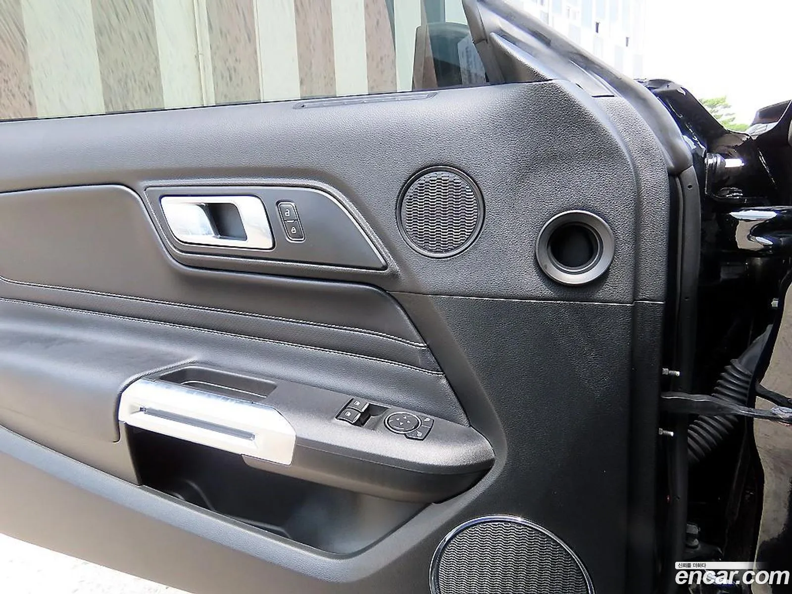 Ford Mustang 2023 — 17
