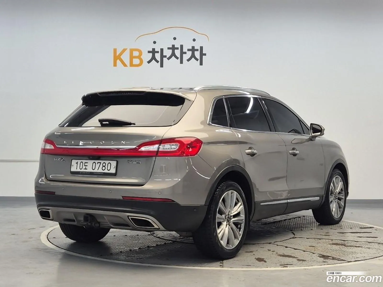 Lincoln MKX 2016 — 17