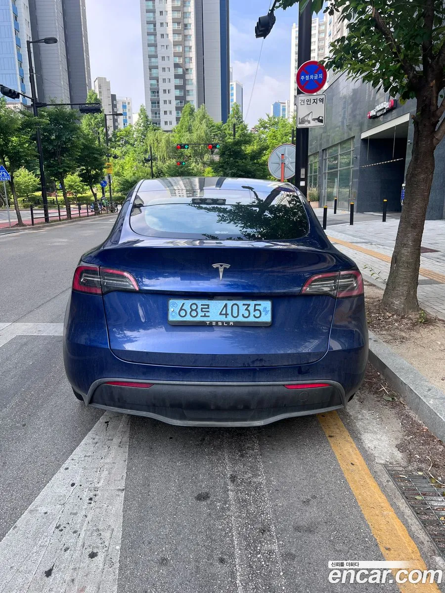 Tesla Model Y 2023 — 3