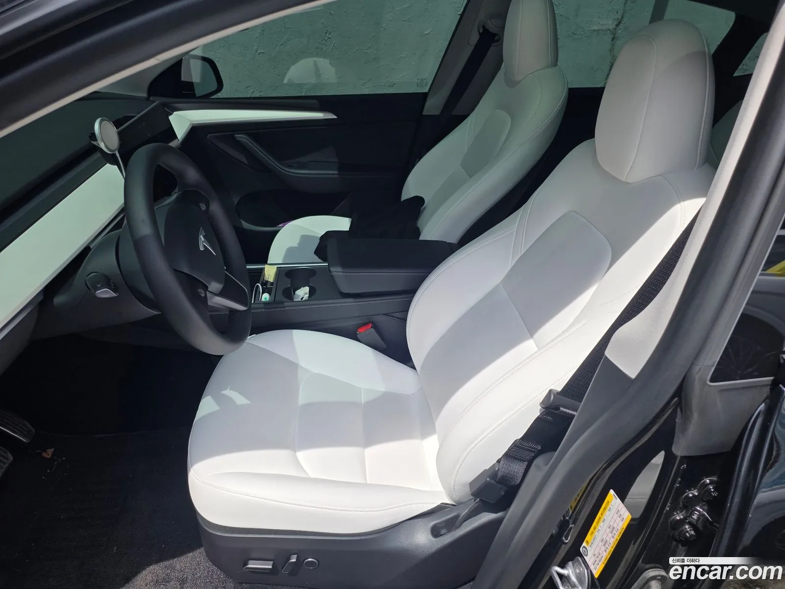 Tesla Model Y 2024 — 15
