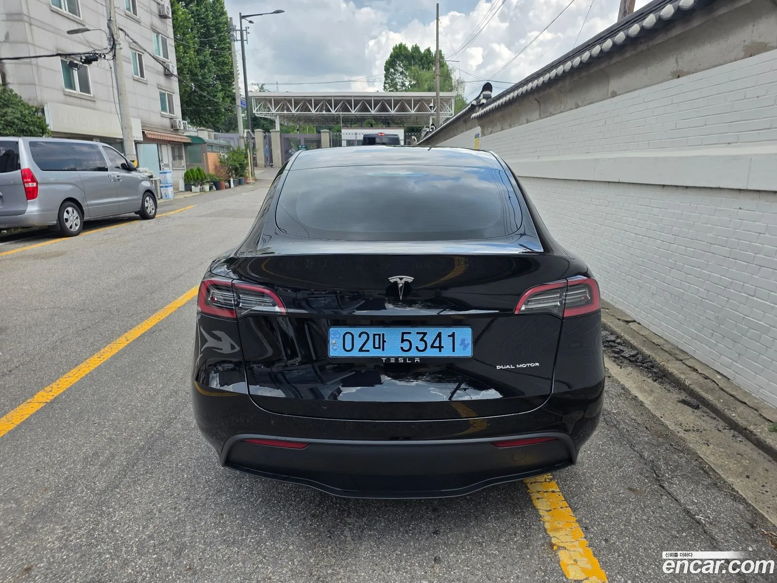 Tesla Model Y 2024 — 14
