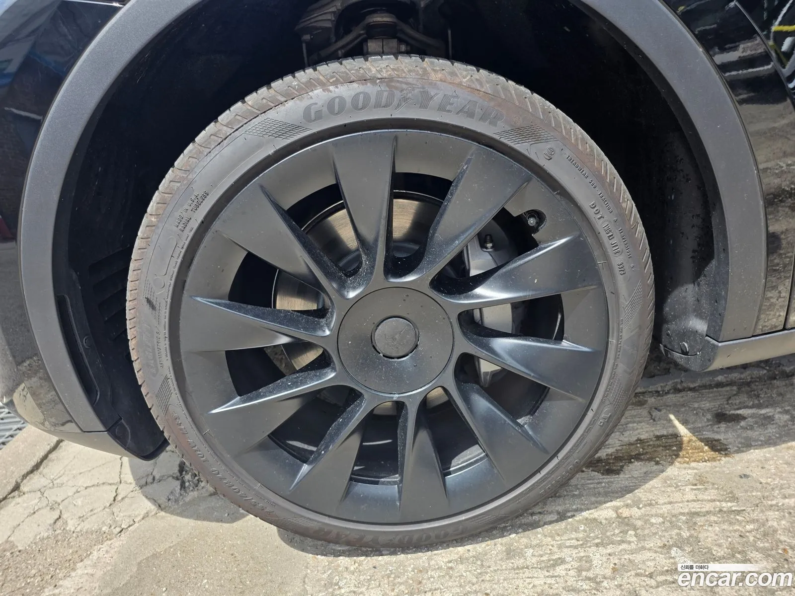 Tesla Model Y 2024 — 7