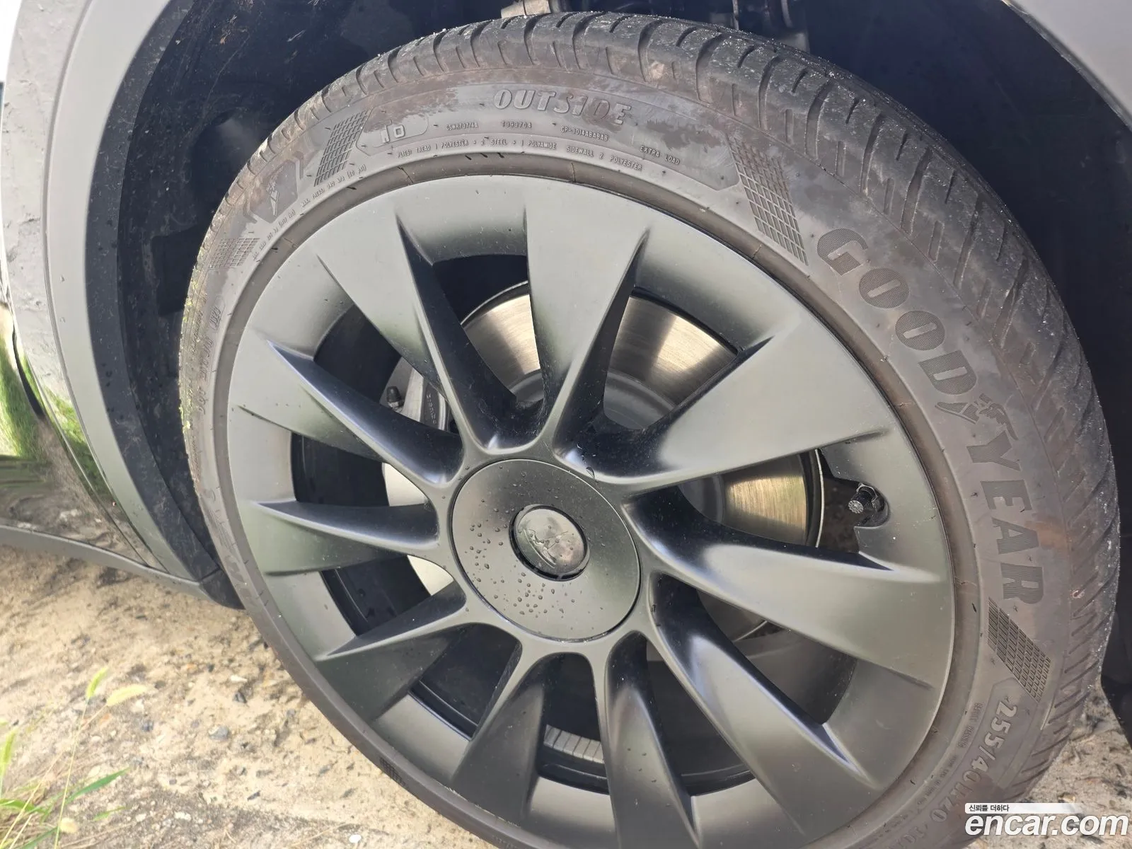 Tesla Model Y 2024 — 4