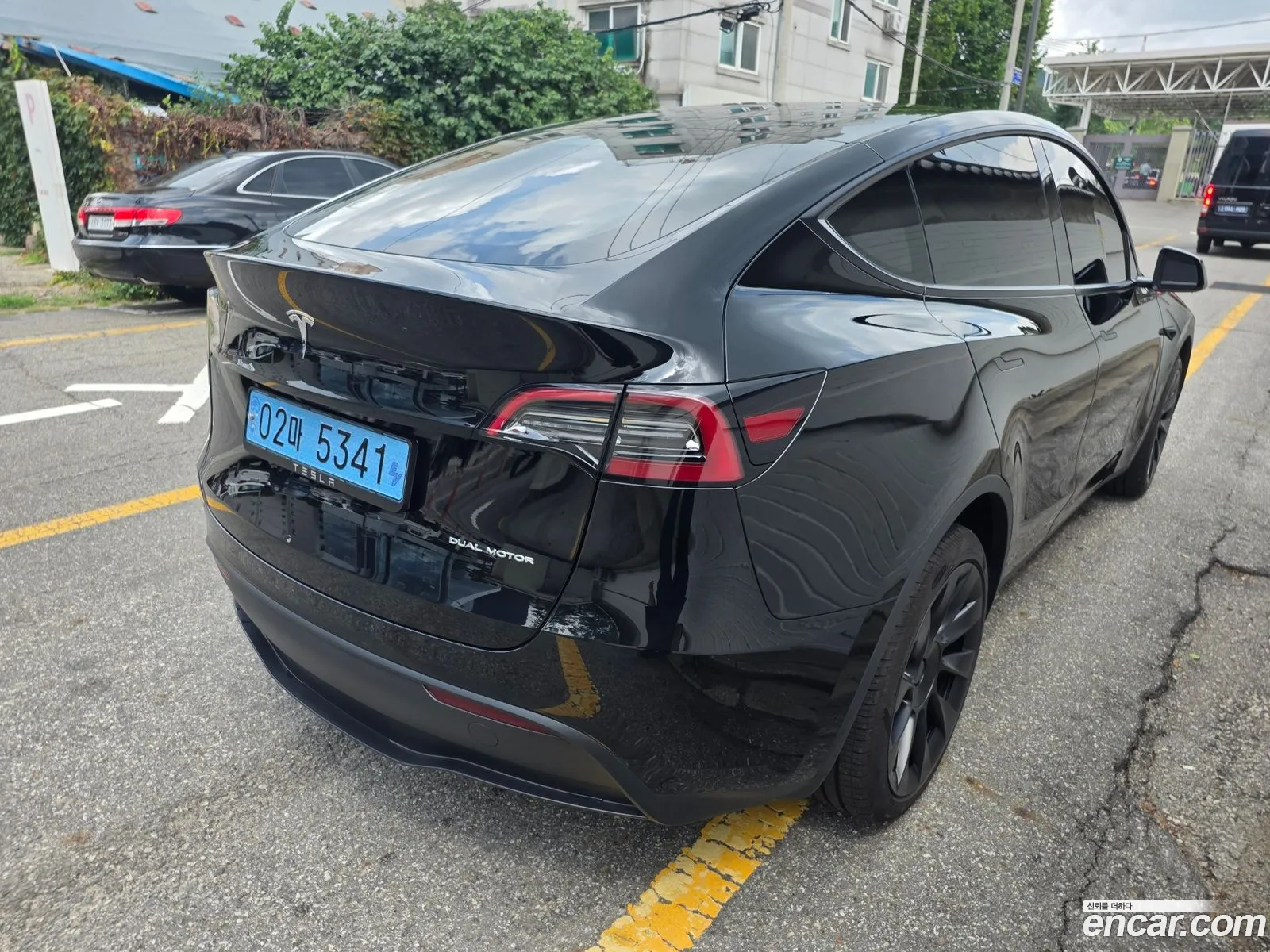 Tesla Model Y 2024 — 12