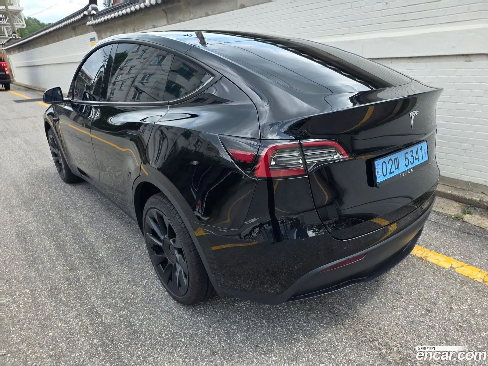 Tesla Model Y 2024 — 10