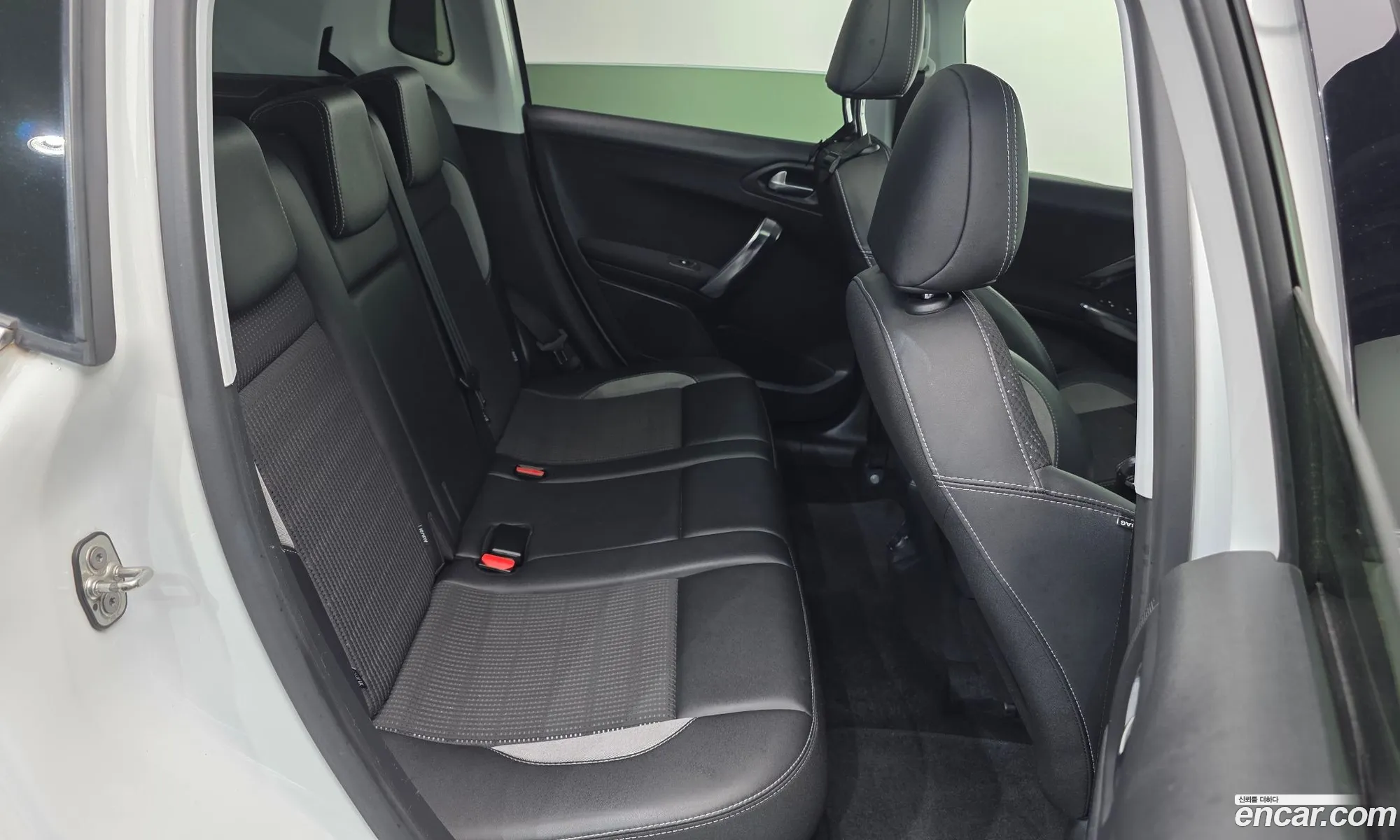 Peugeot 2008 2017 VF3CUBHYMHY002953 — 30