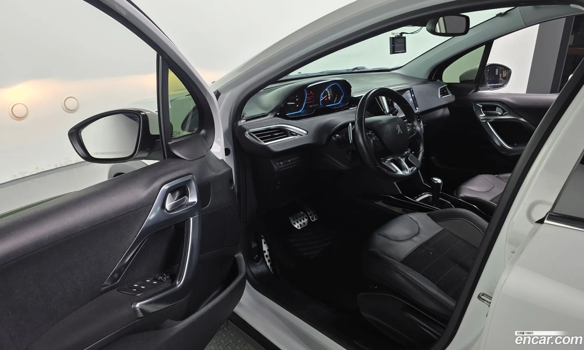 Peugeot 2008 2017 VF3CUBHYMHY002953 — 5