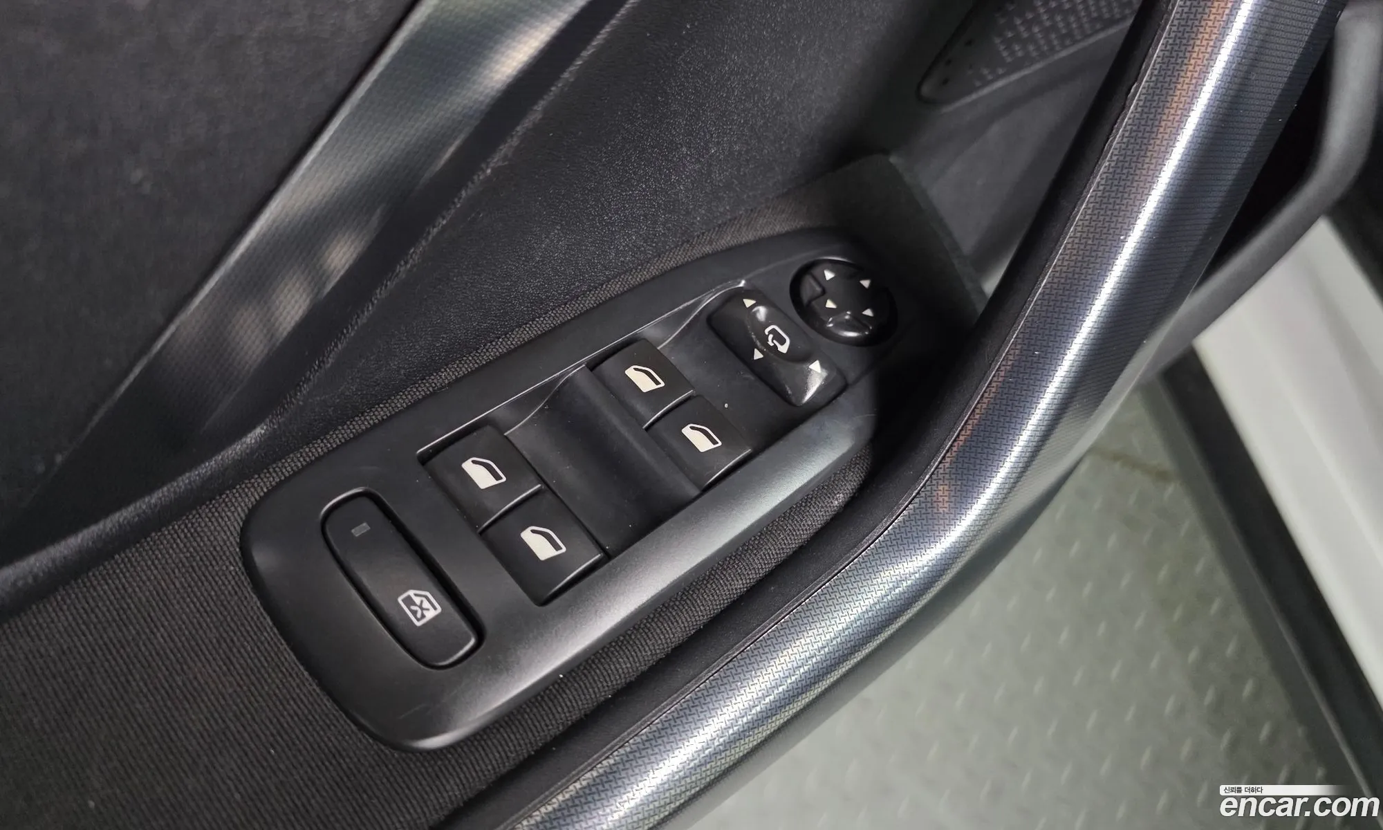 Peugeot 2008 2017 VF3CUBHYMHY002953 — 10