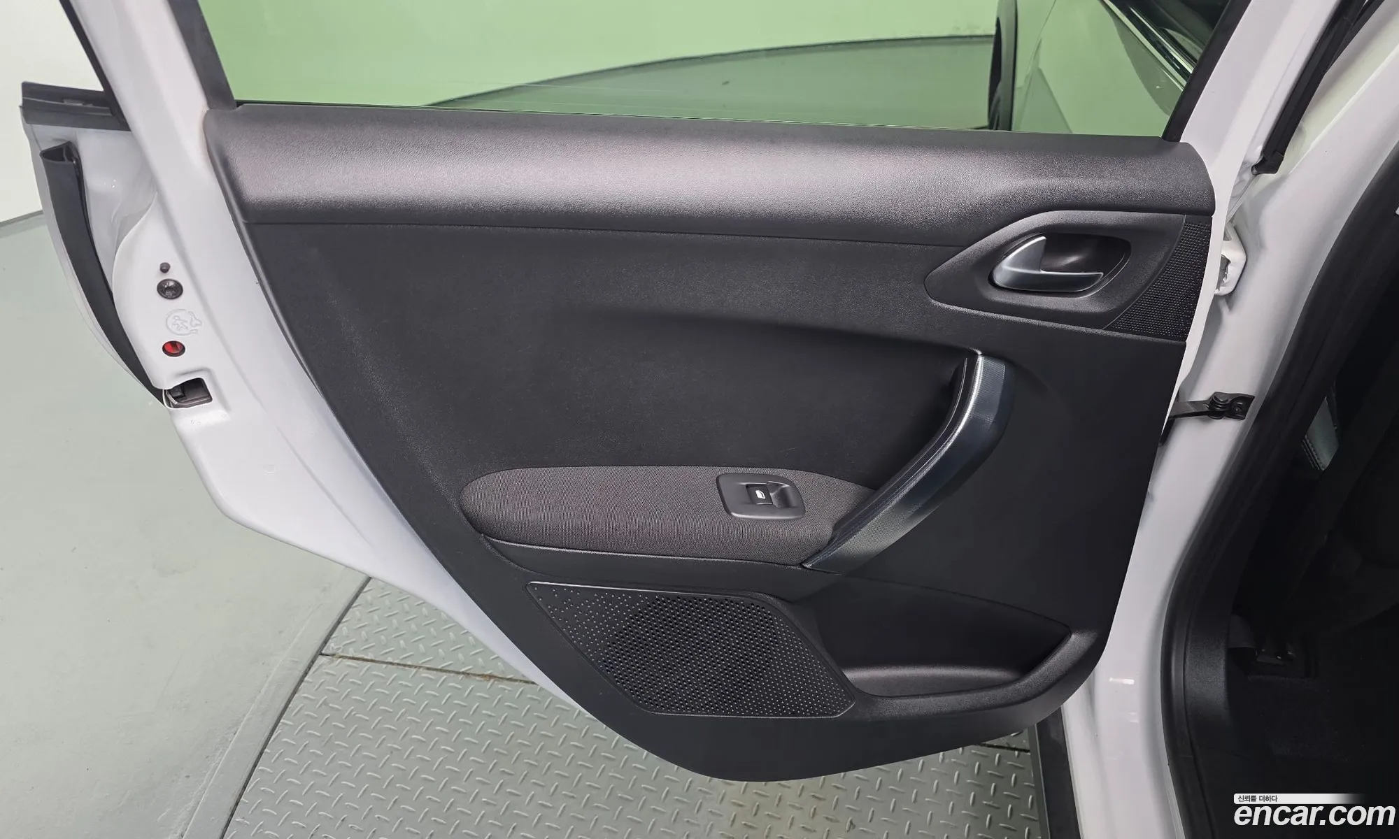 Peugeot 2008 2017 VF3CUBHYMHY002953 — 25