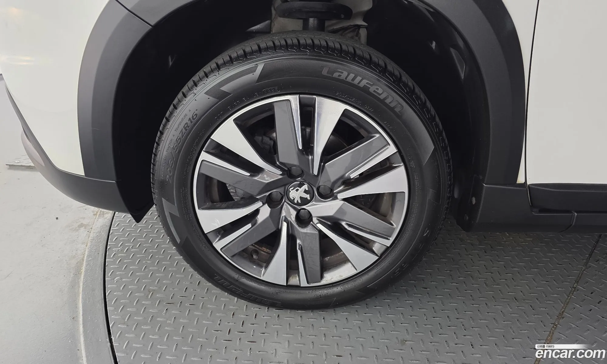 Peugeot 2008 2017 VF3CUBHYMHY002953 — 18
