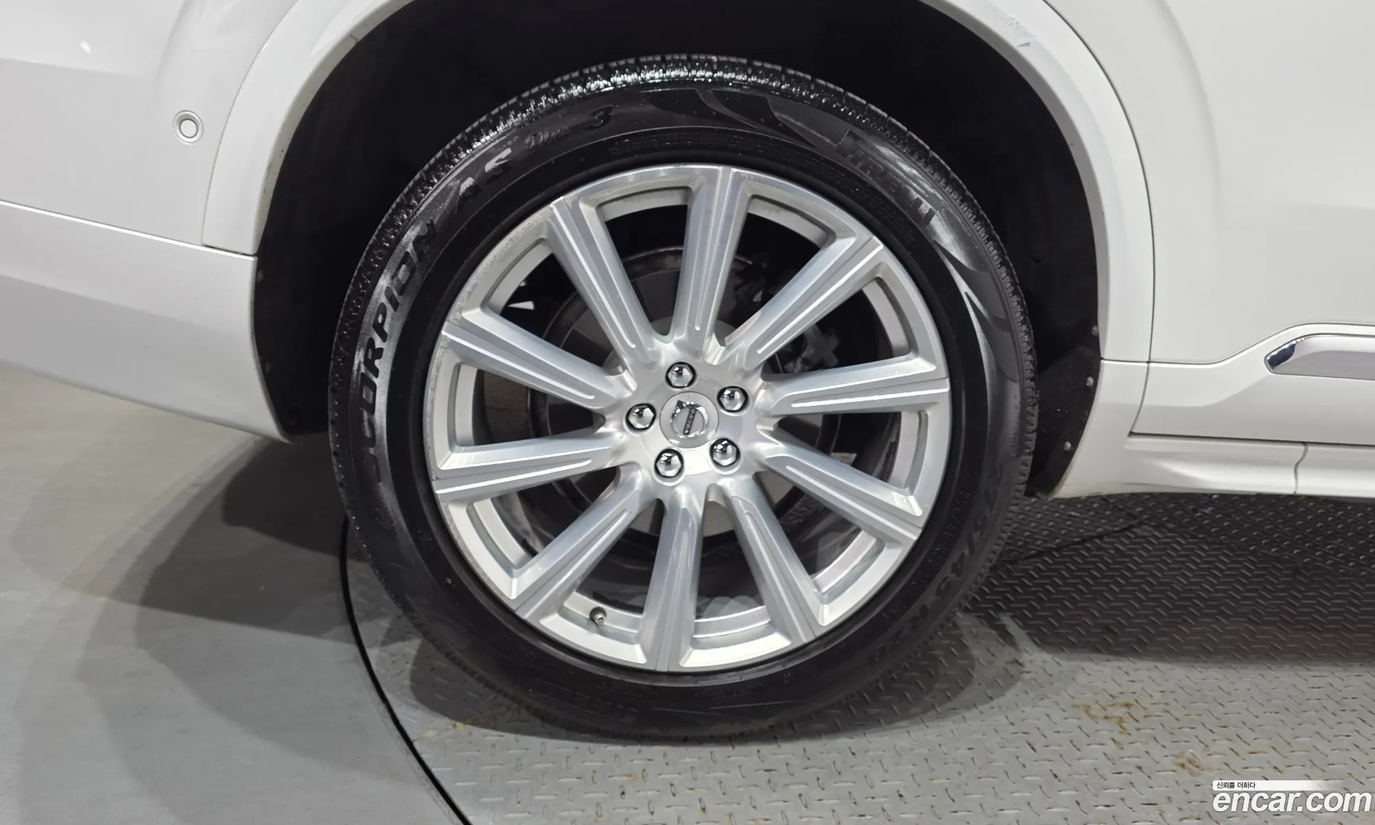 Volvo XC90 2016 YV1LFA22CH1122139 — 13