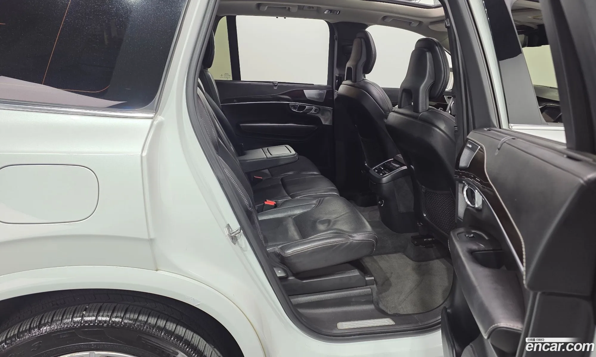 Volvo XC90 2016 YV1LFA22CH1122139 — 10