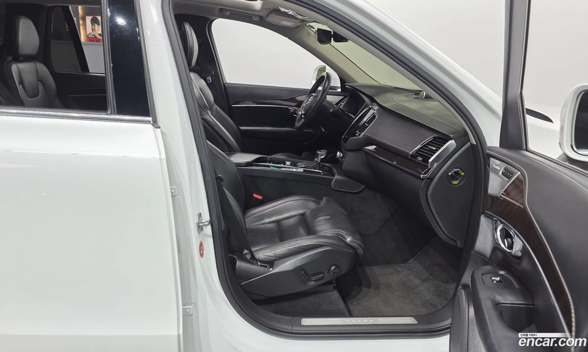 Volvo XC90 2016 YV1LFA22CH1122139 — 6