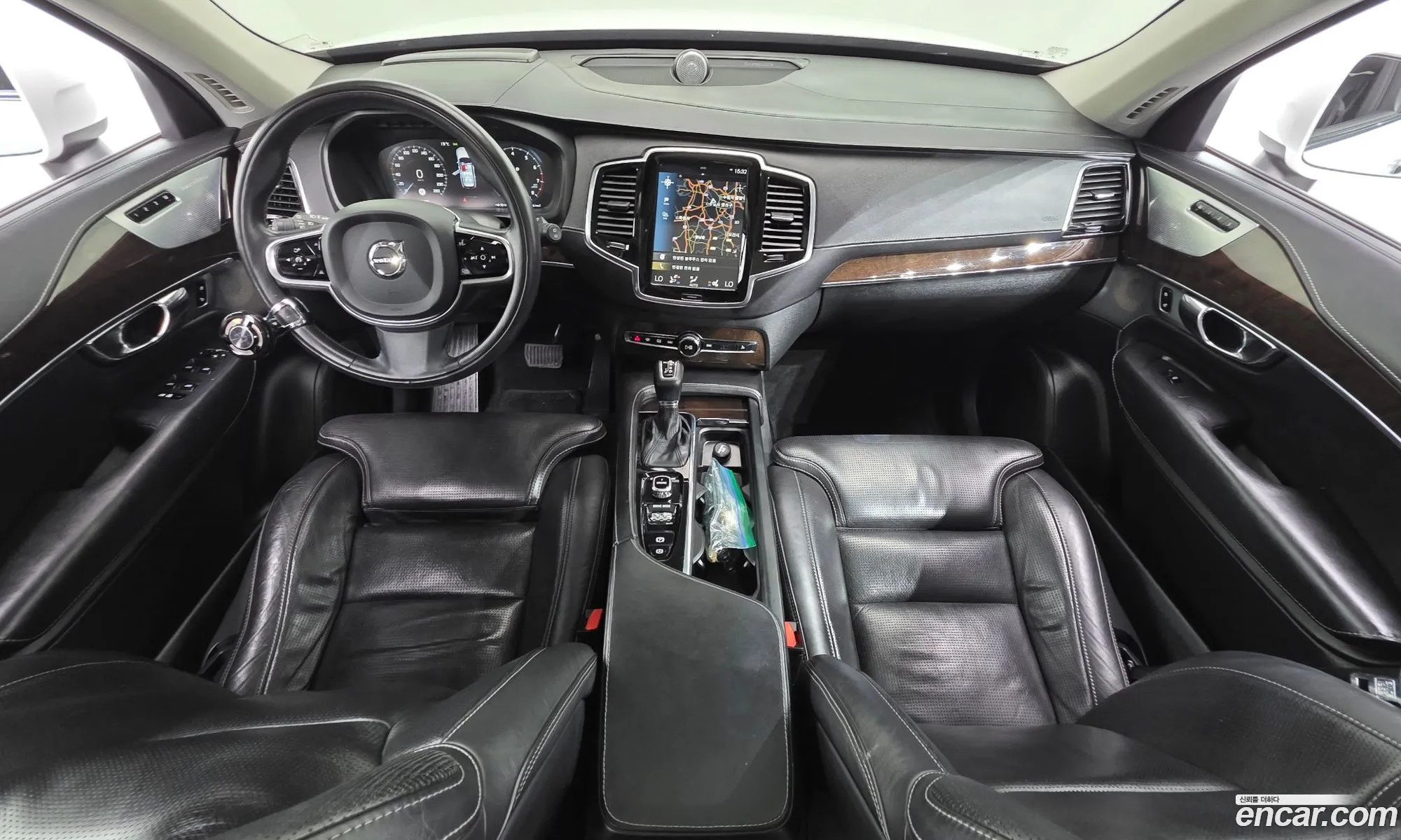 Volvo XC90 2016 YV1LFA22CH1122139 — 19
