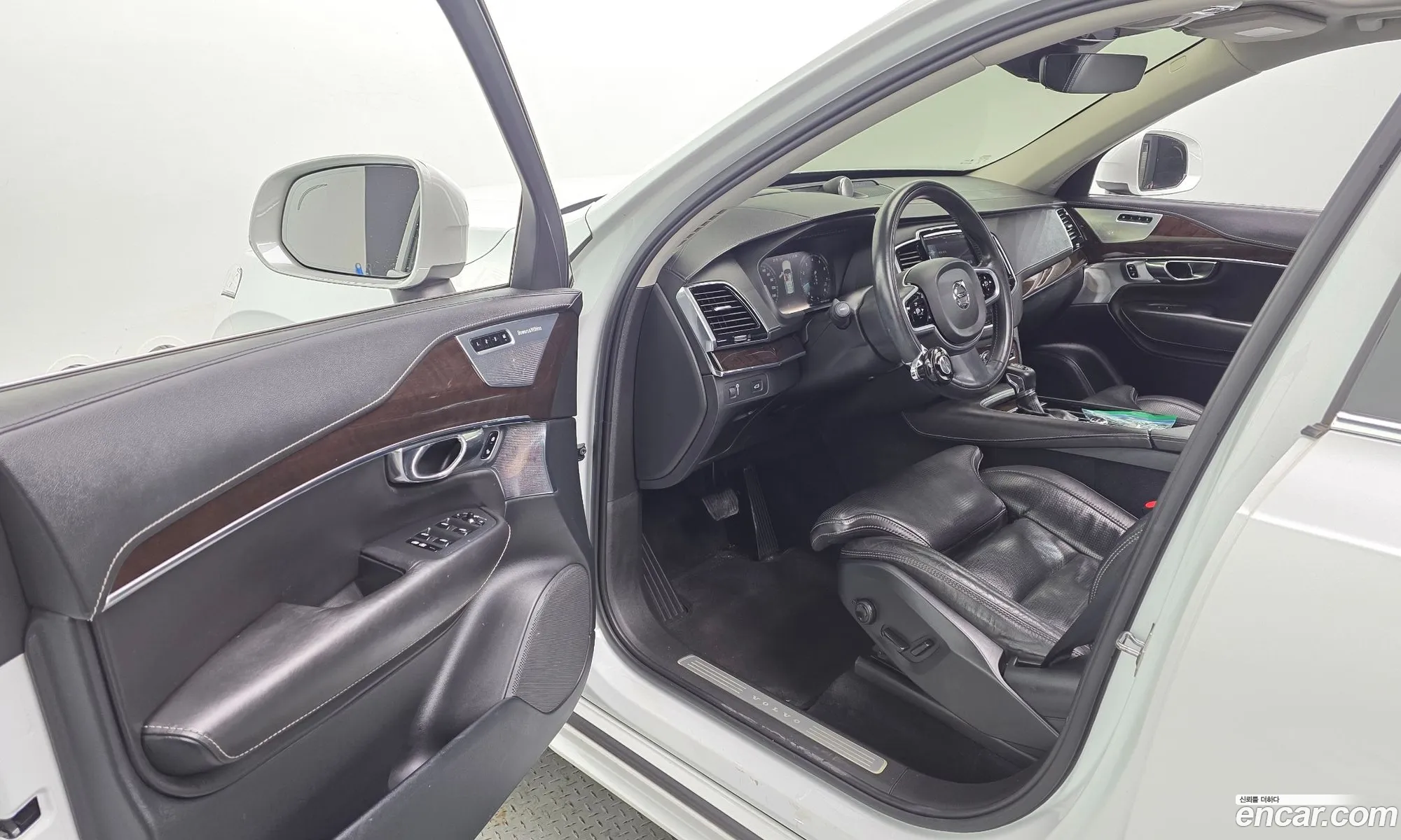 Volvo XC90 2016 YV1LFA22CH1122139 — 3