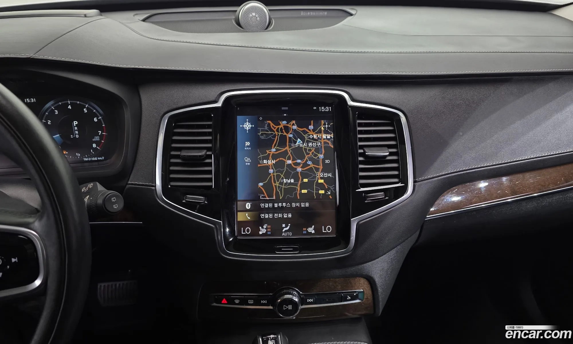 Volvo XC90 2016 YV1LFA22CH1122139 — 18