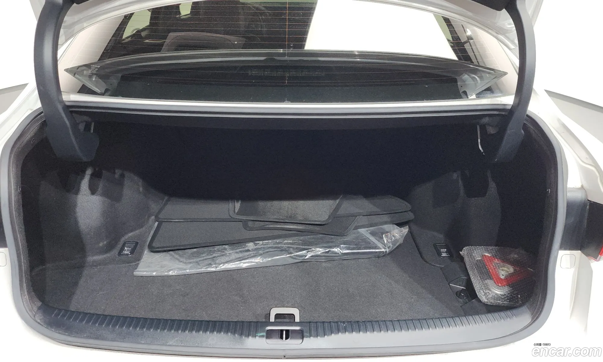 Lexus IS200t 2017 JTHBA5D24H5044949 — 19