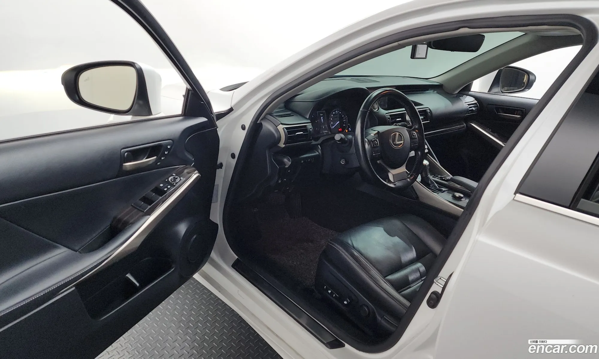 Lexus IS200t 2017 JTHBA5D24H5044949 — 11