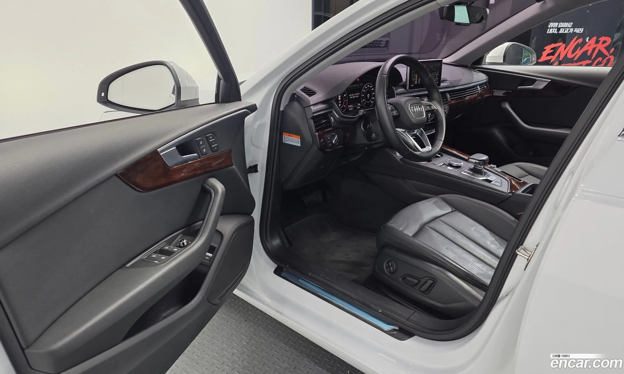 Audi A4 2016 WAUZZZF48GA072383 — 2