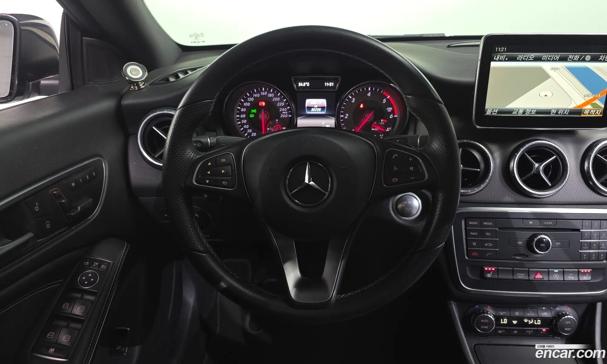 Mercedes-Benz CLA-Class C117 2016 — 15