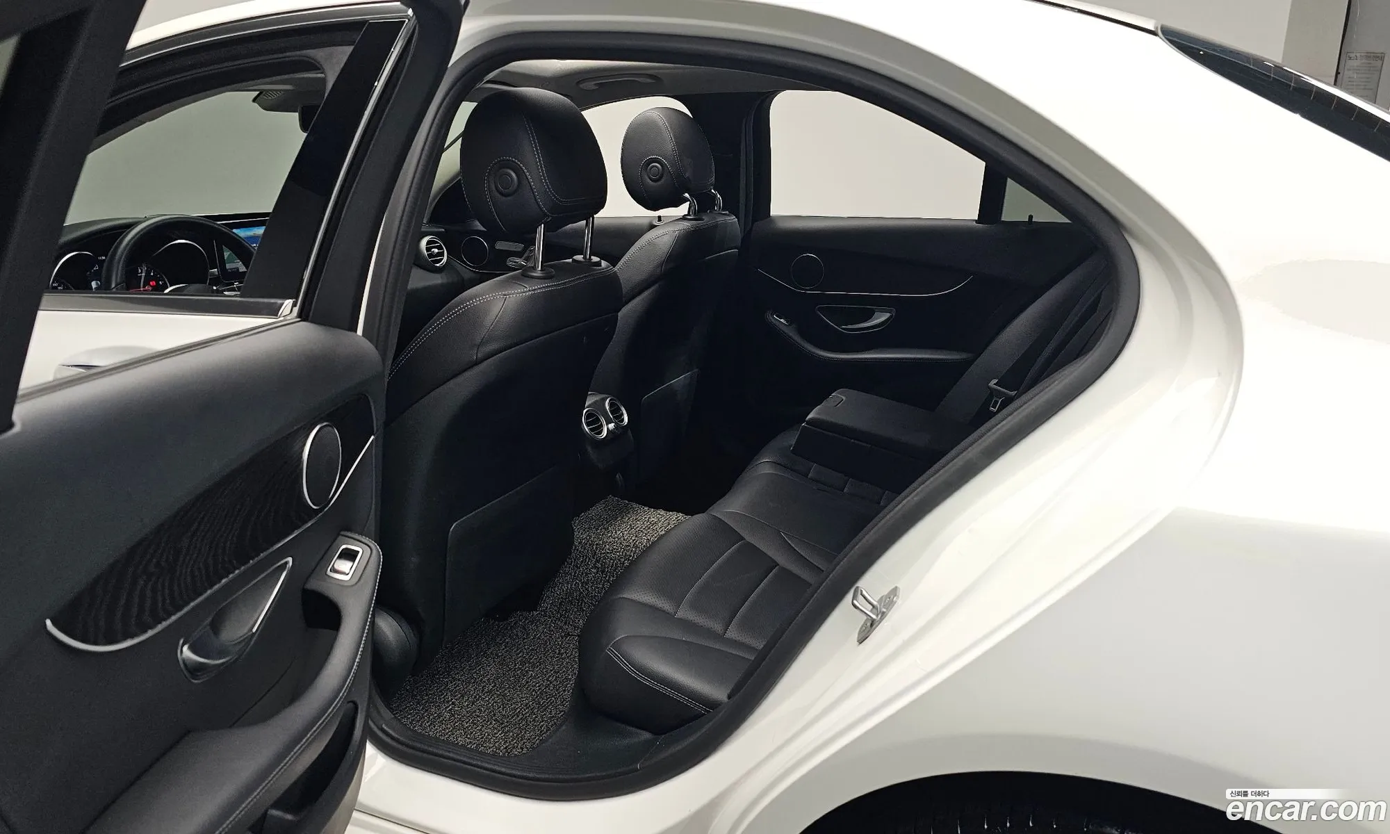 Mercedes-Benz C-Class W205 2019 — 23