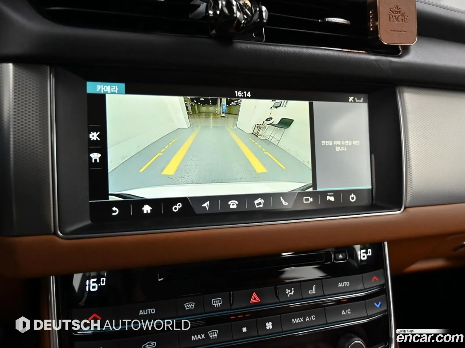 Jaguar XF 2018 — 17