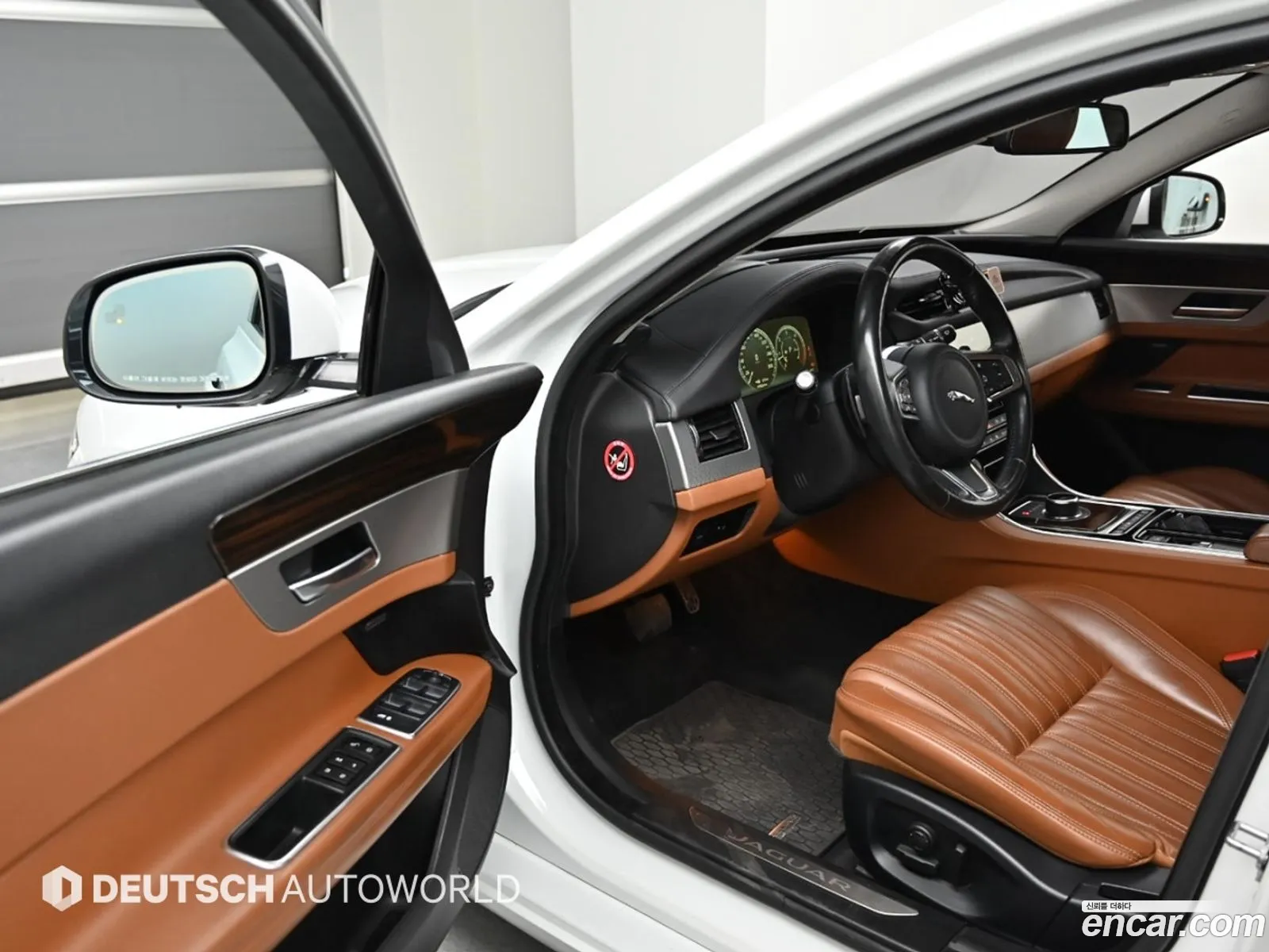Jaguar XF 2018 — 11