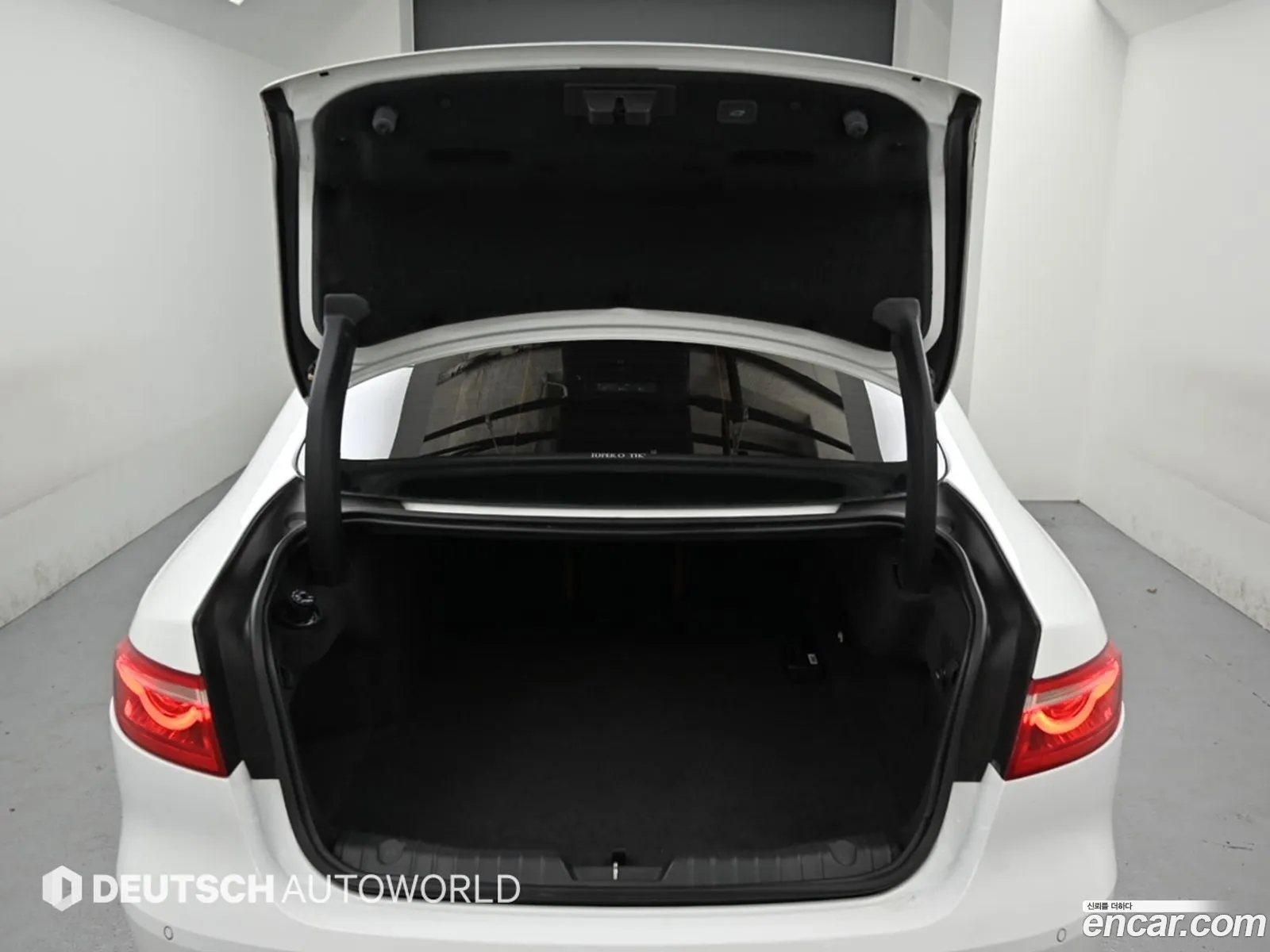 Jaguar XF 2018 — 9