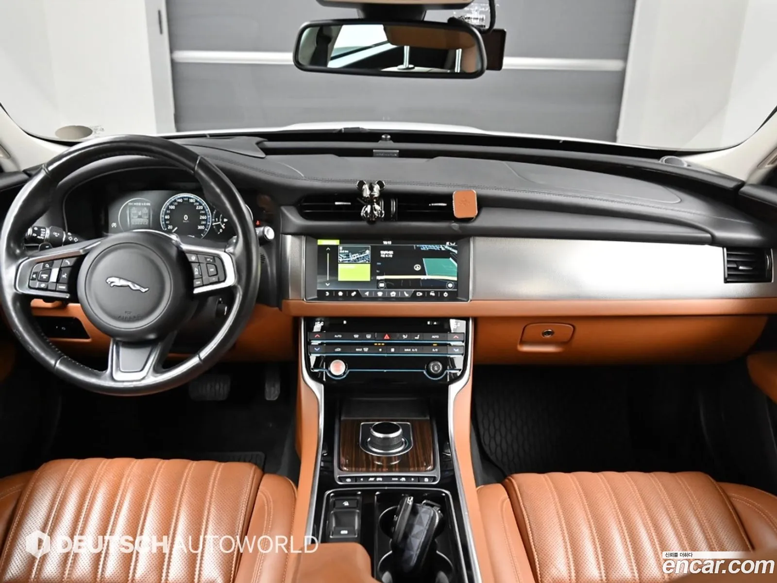 Jaguar XF 2018 — 8