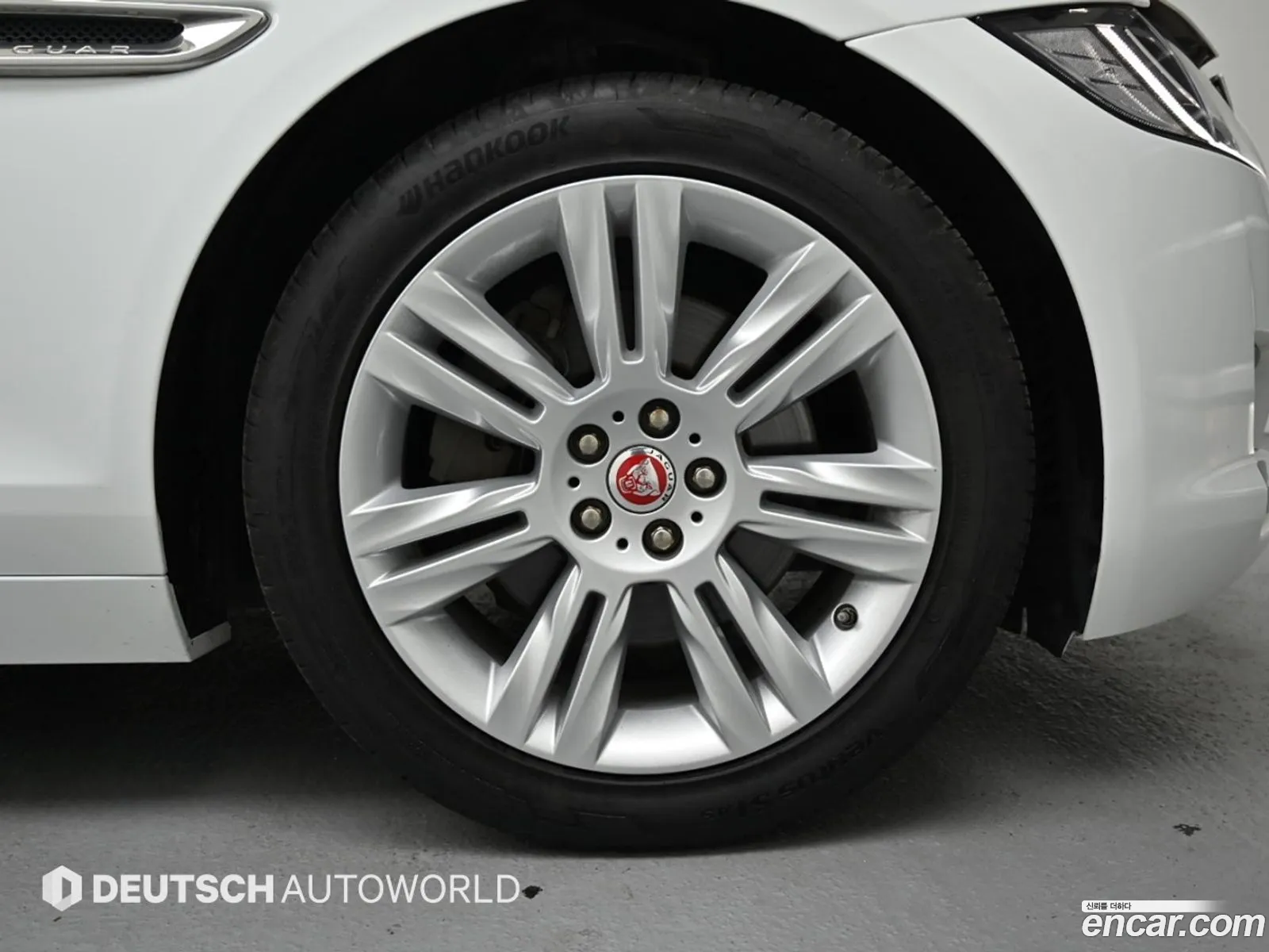 Jaguar XF 2018 — 19