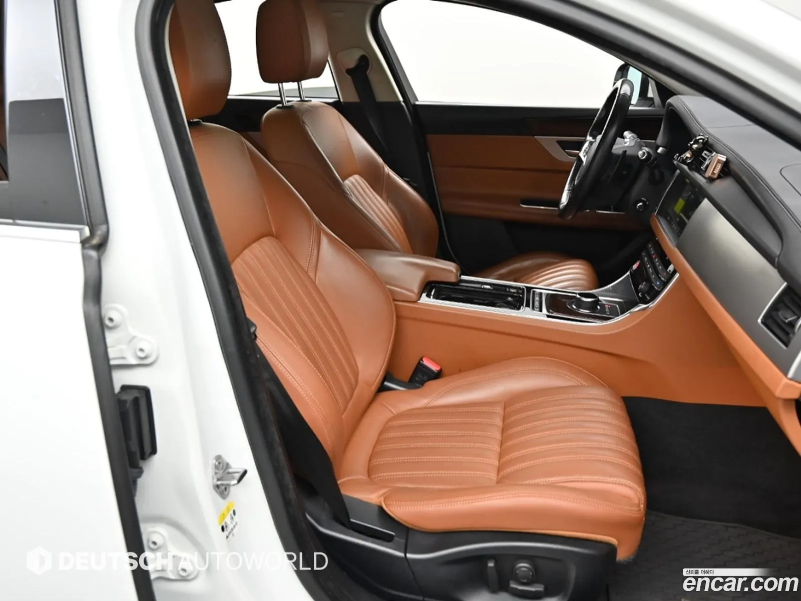 Jaguar XF 2018 — 14