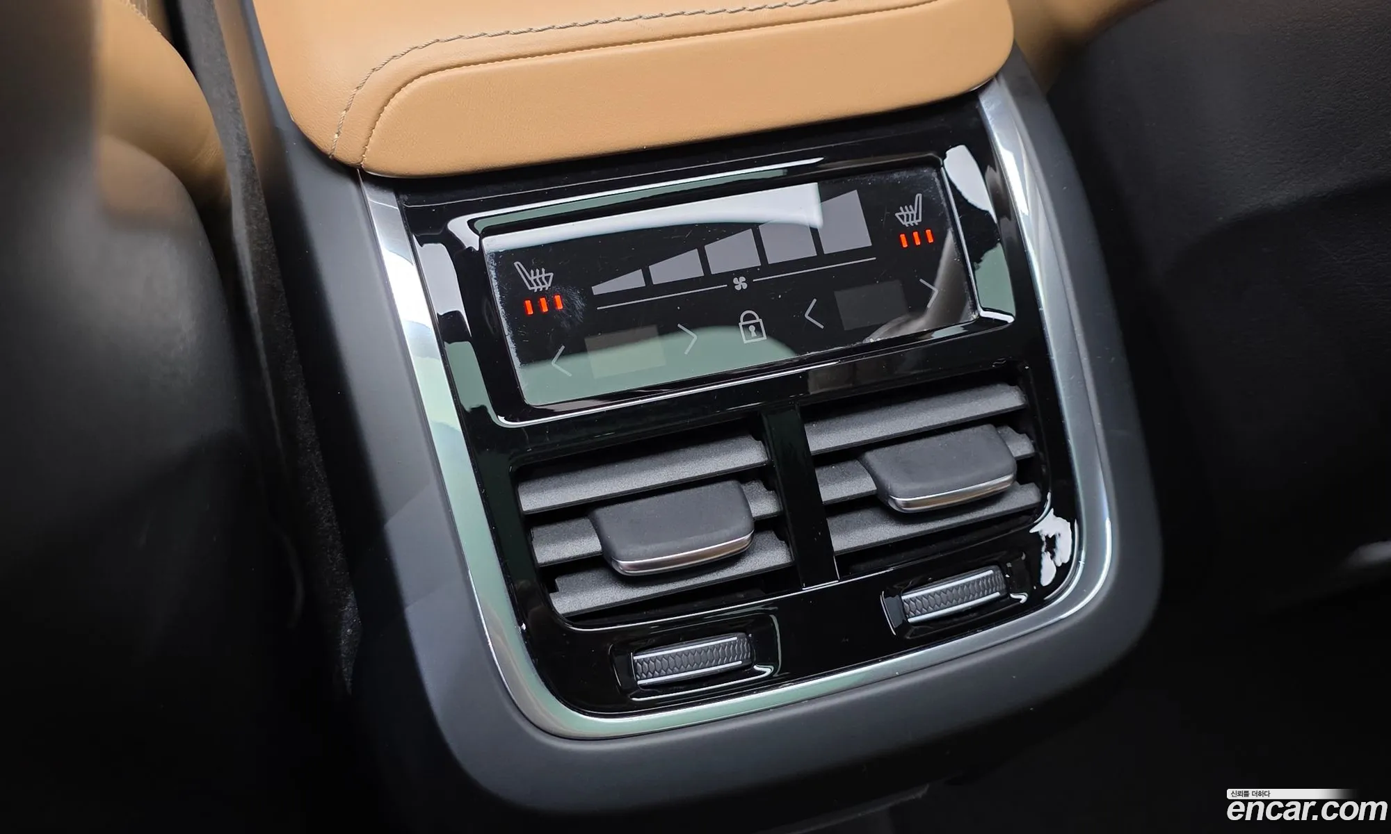 Volvo XC60 2018 — 16