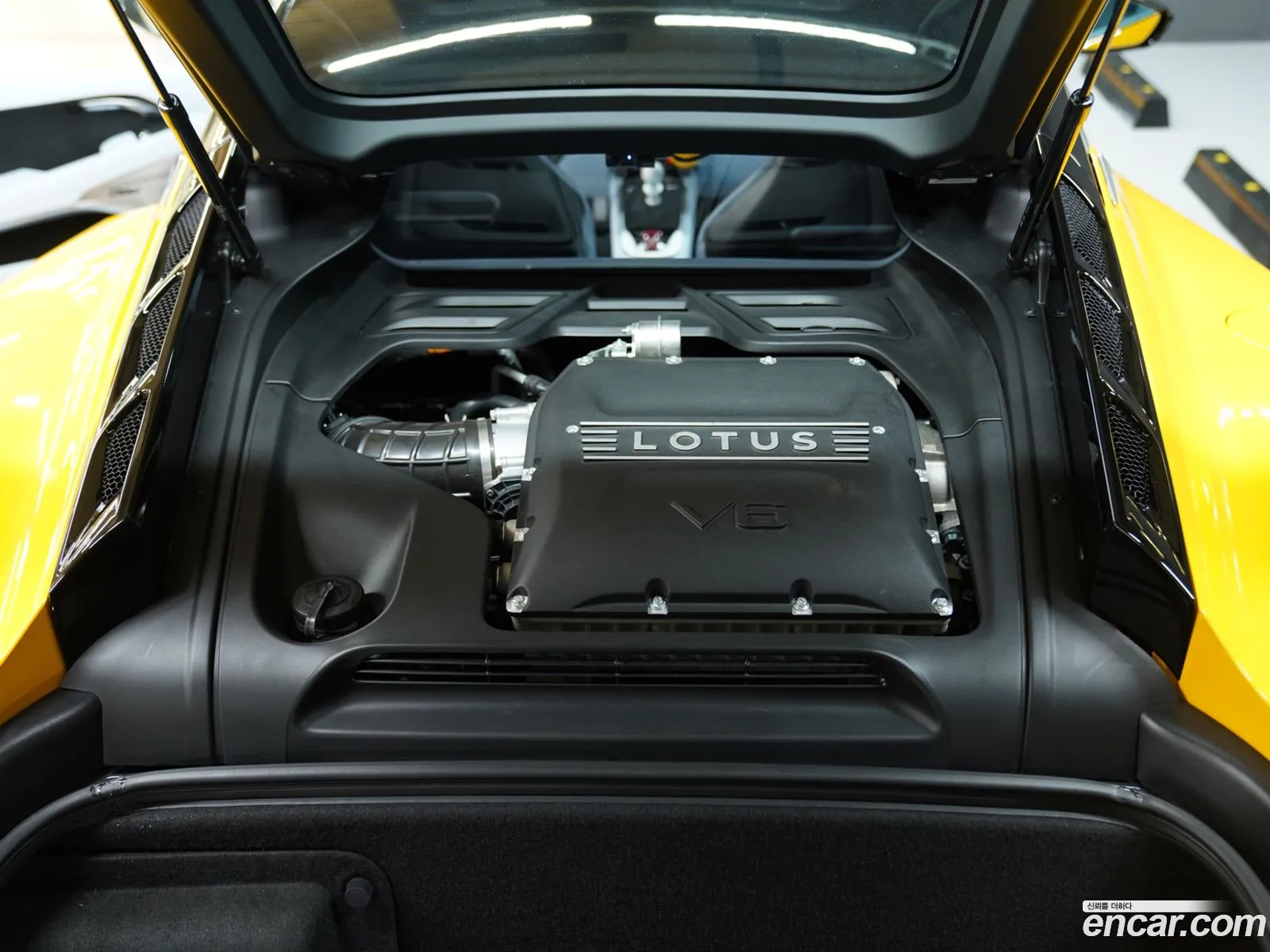 Lotus Emira 2024 — 11
