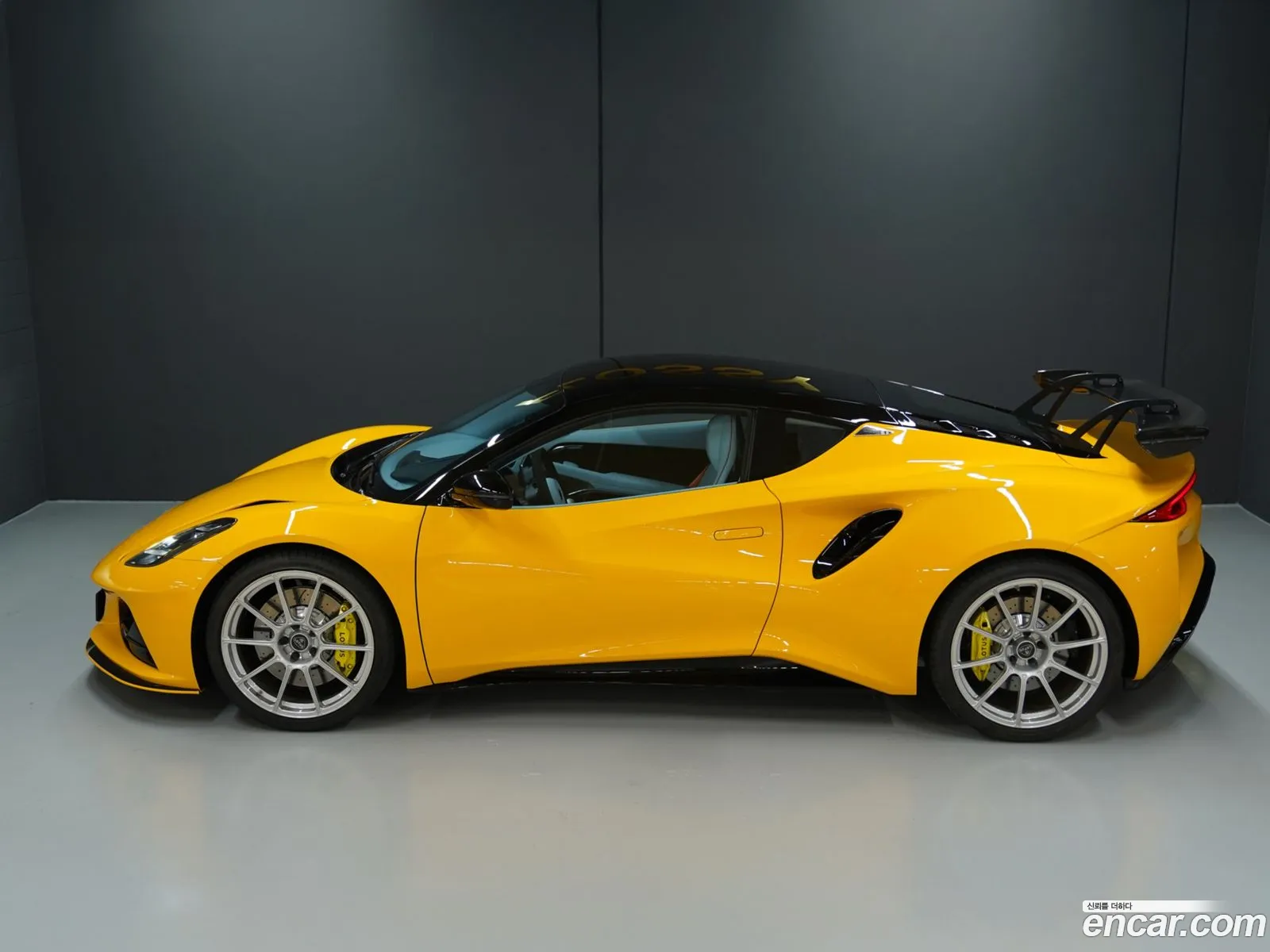Lotus Emira 2024 — 18