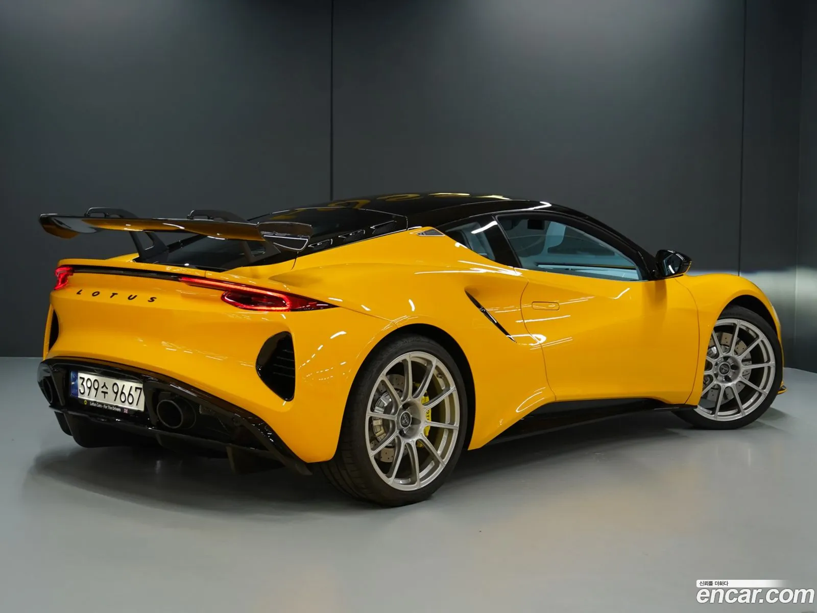 Lotus Emira 2024 — 8