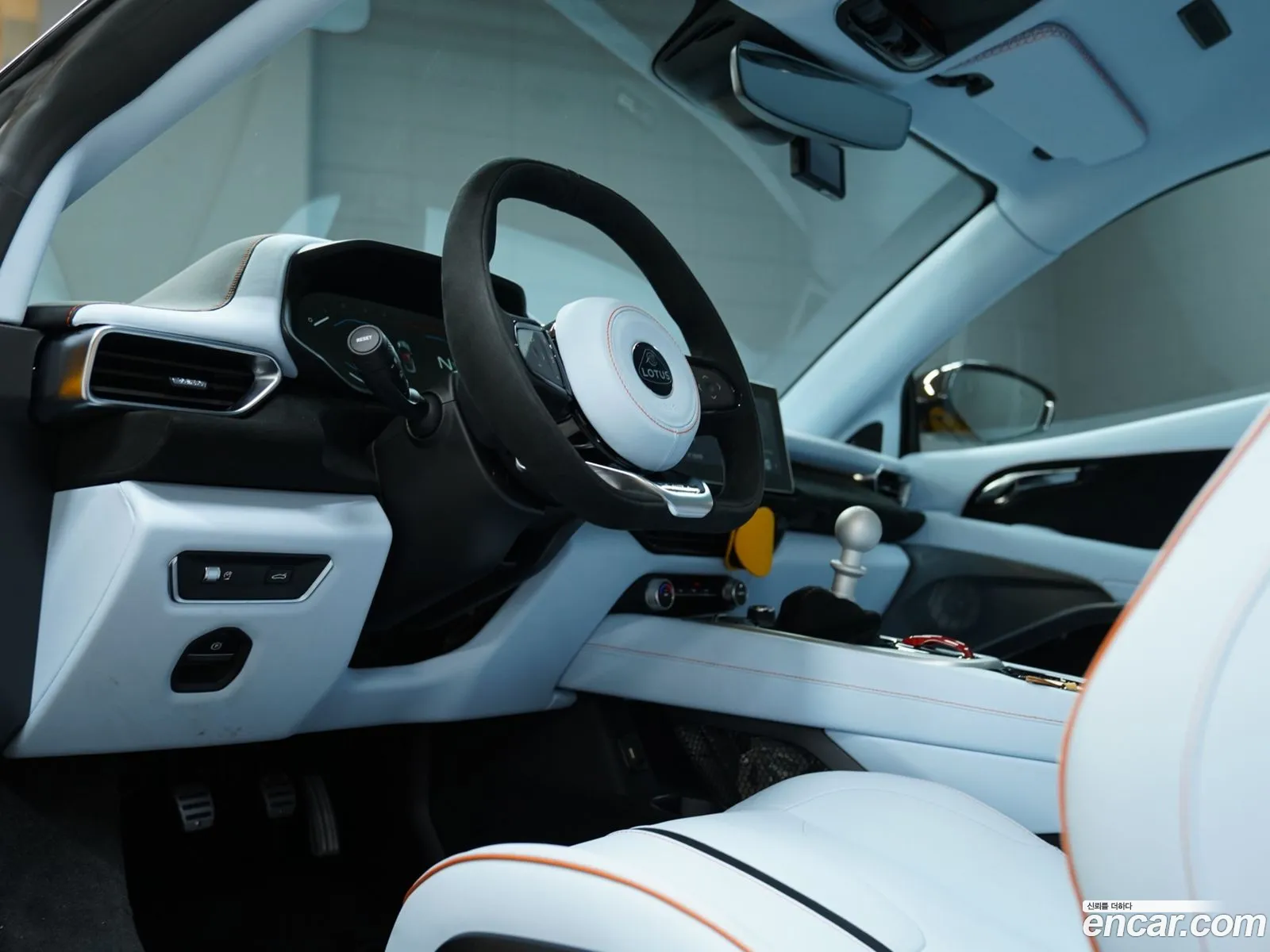 Lotus Emira 2024 — 10