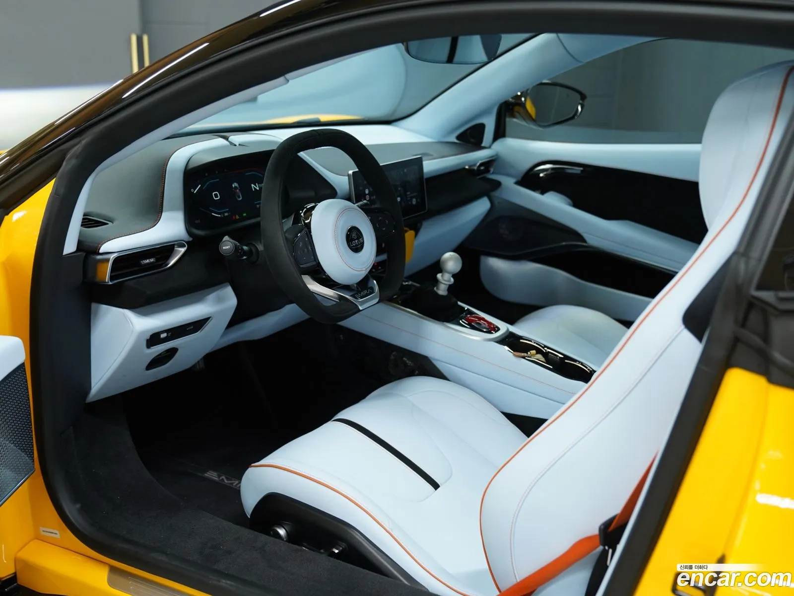 Lotus Emira 2024 — 16