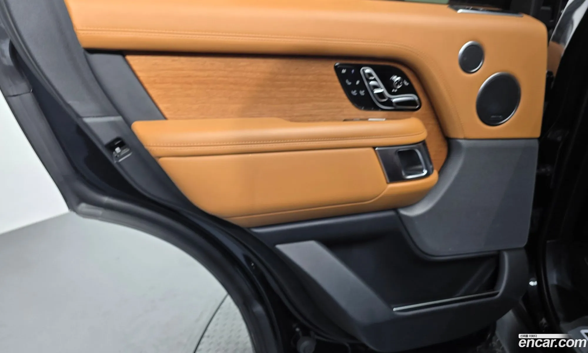 Land Rover Range Rover 2018 — 19