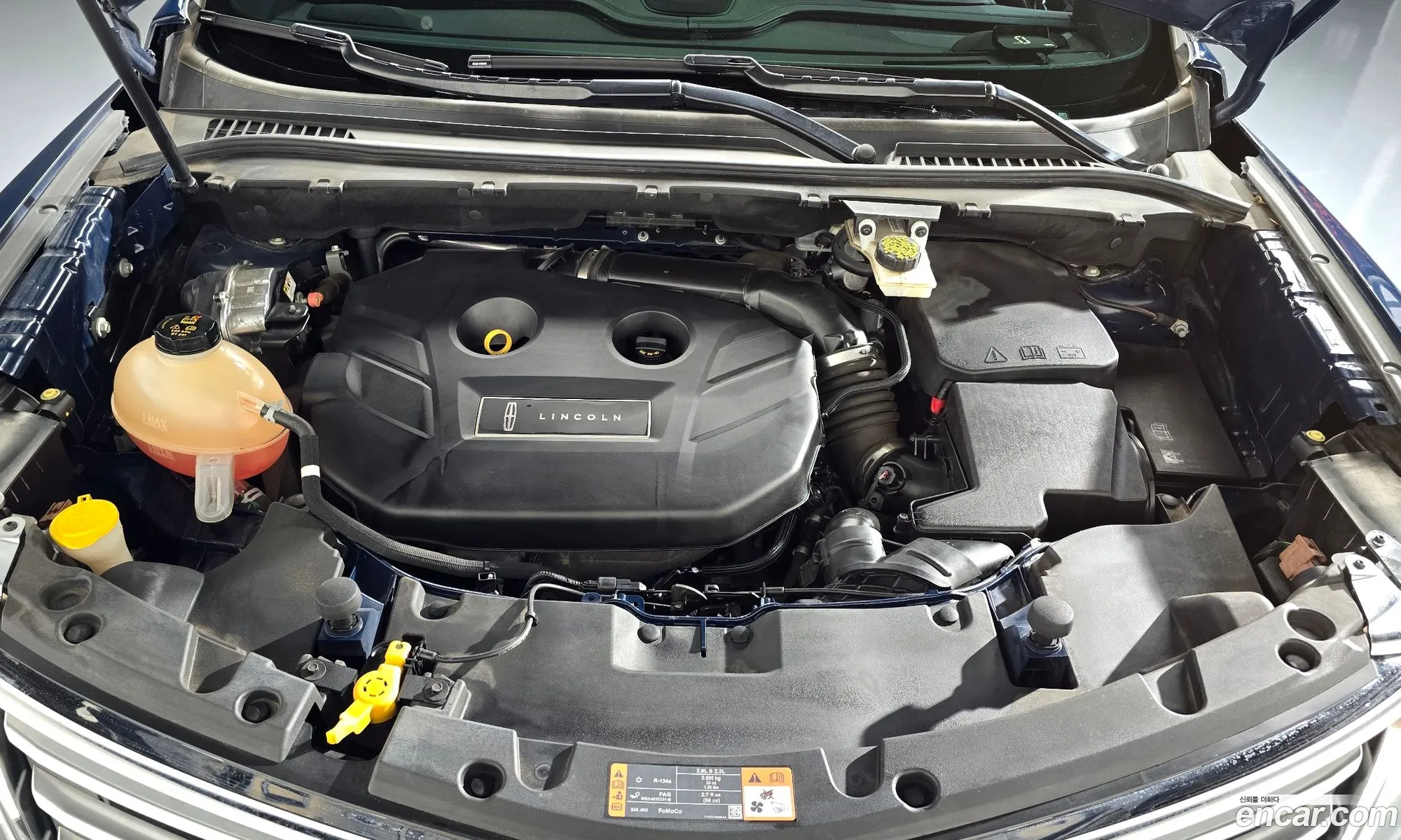Lincoln MKC 2018 5LMCJ3D90JUL09586 — 18